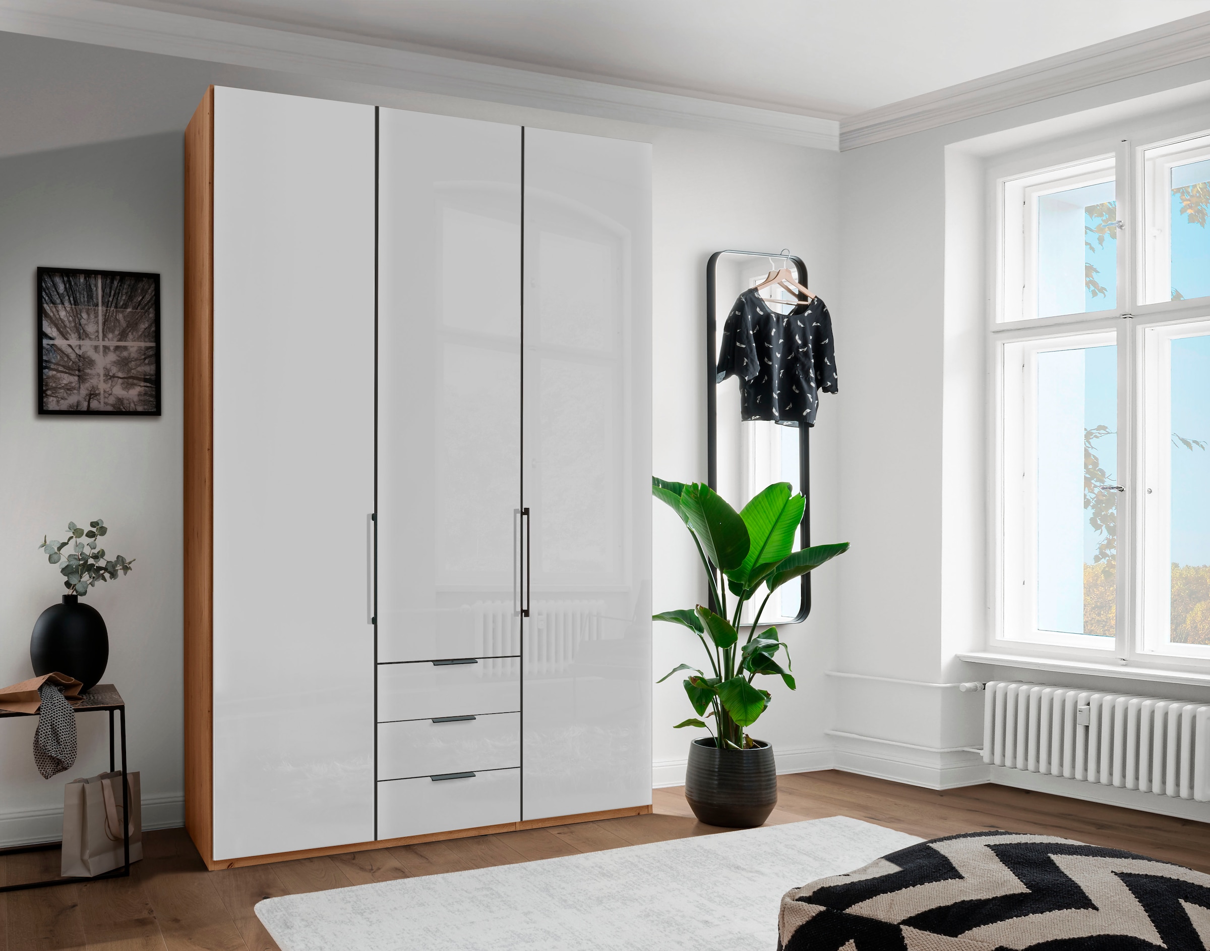 WIEMANN Kleiderschrank "Monaco" mit Glasfront sowie hochwertigen Beschlägen inkl. Dämpfung