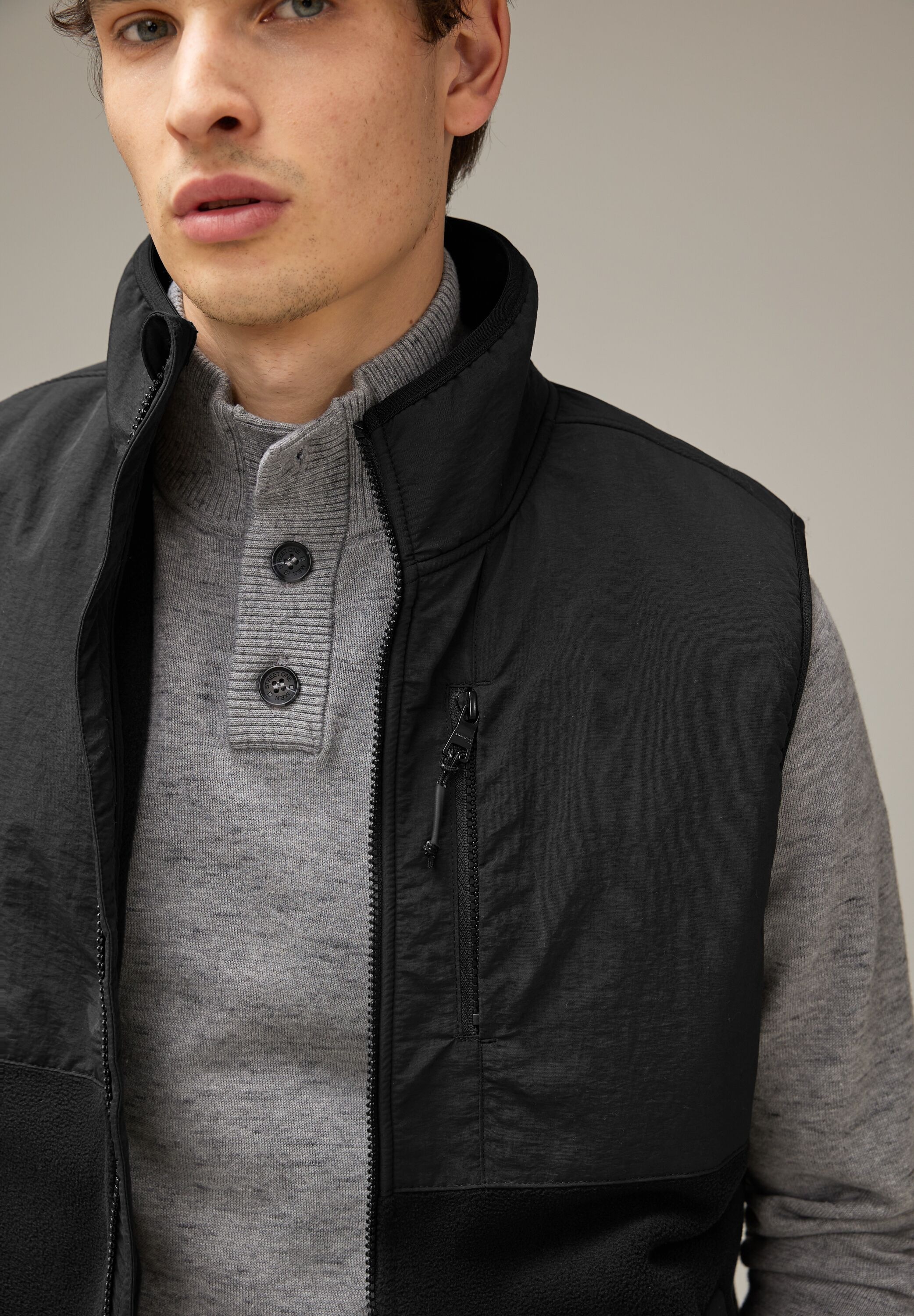 STREET ONE MEN Kurzweste, aus softem Materialmix