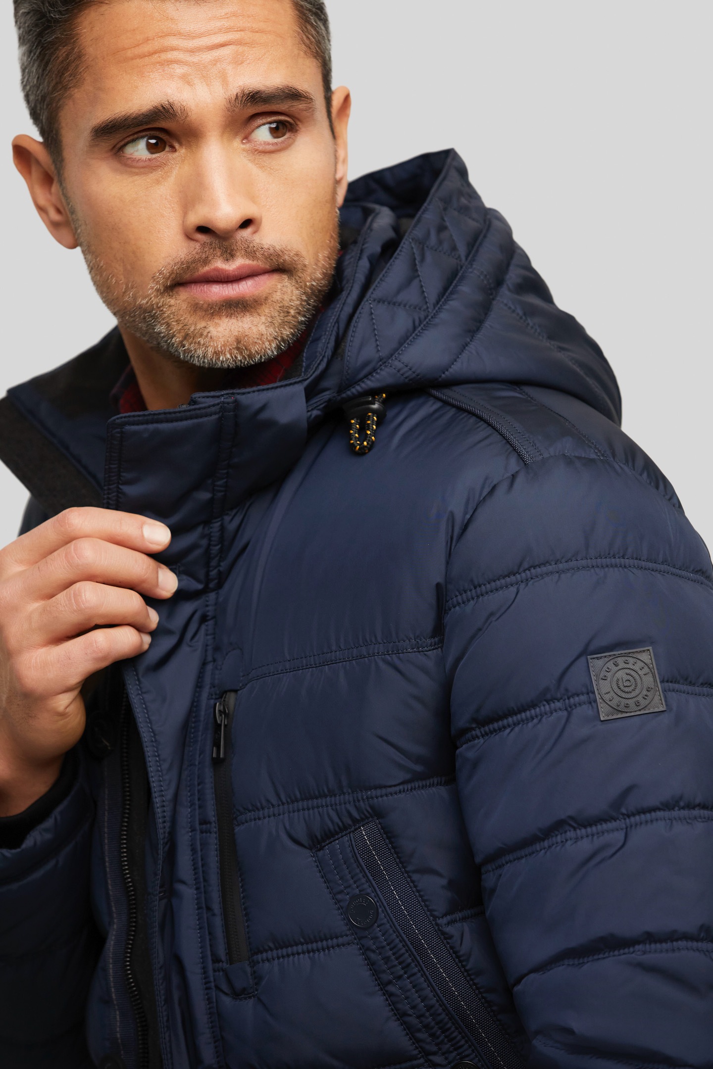 bugatti Steppjacke, mit Kapuze, aus besonders leichtem Material