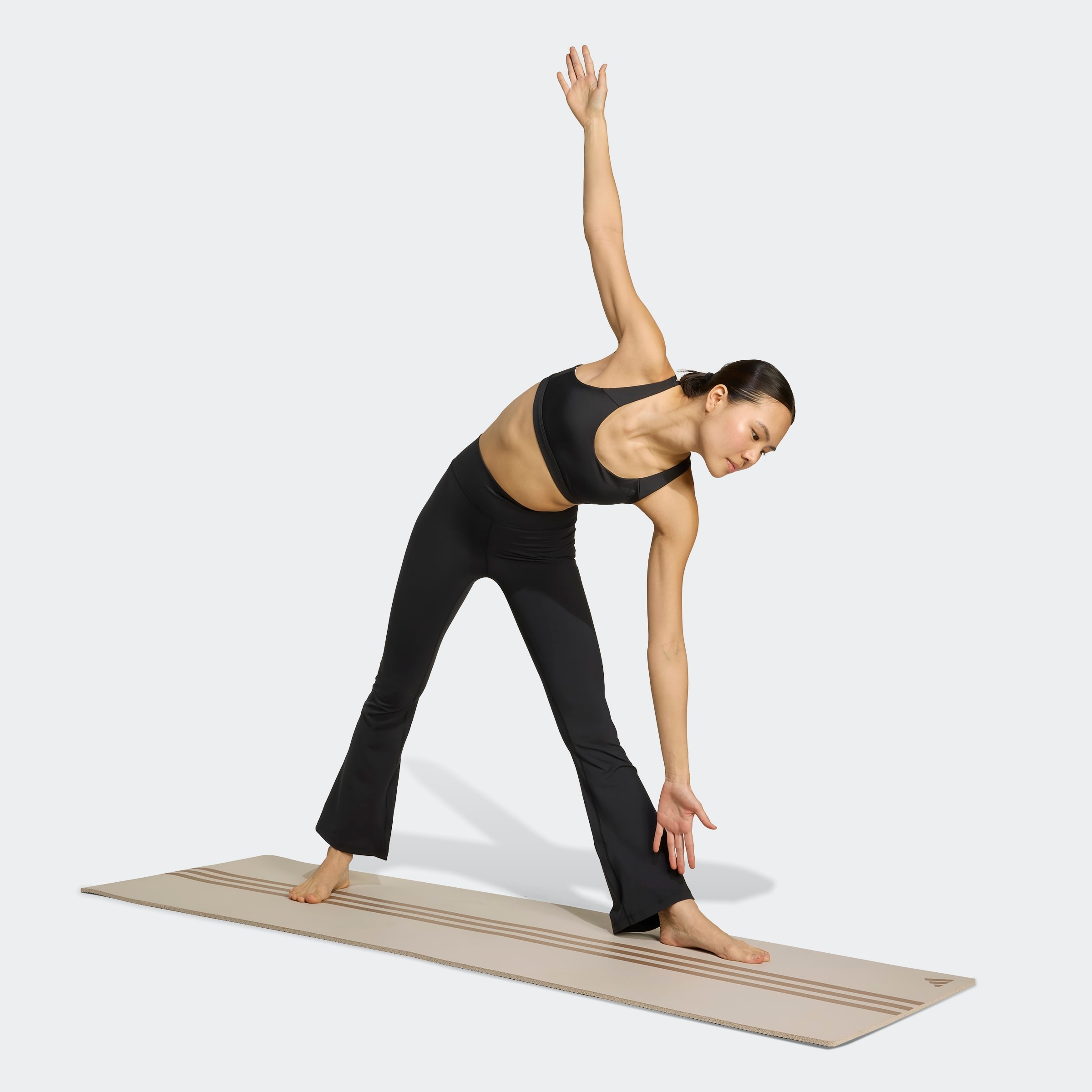 adidas Performance Trainingstights »ALLME ESS FLARE«  mit ausgestelltem Bein, aus weichem und dehnbarem Strickmaterial