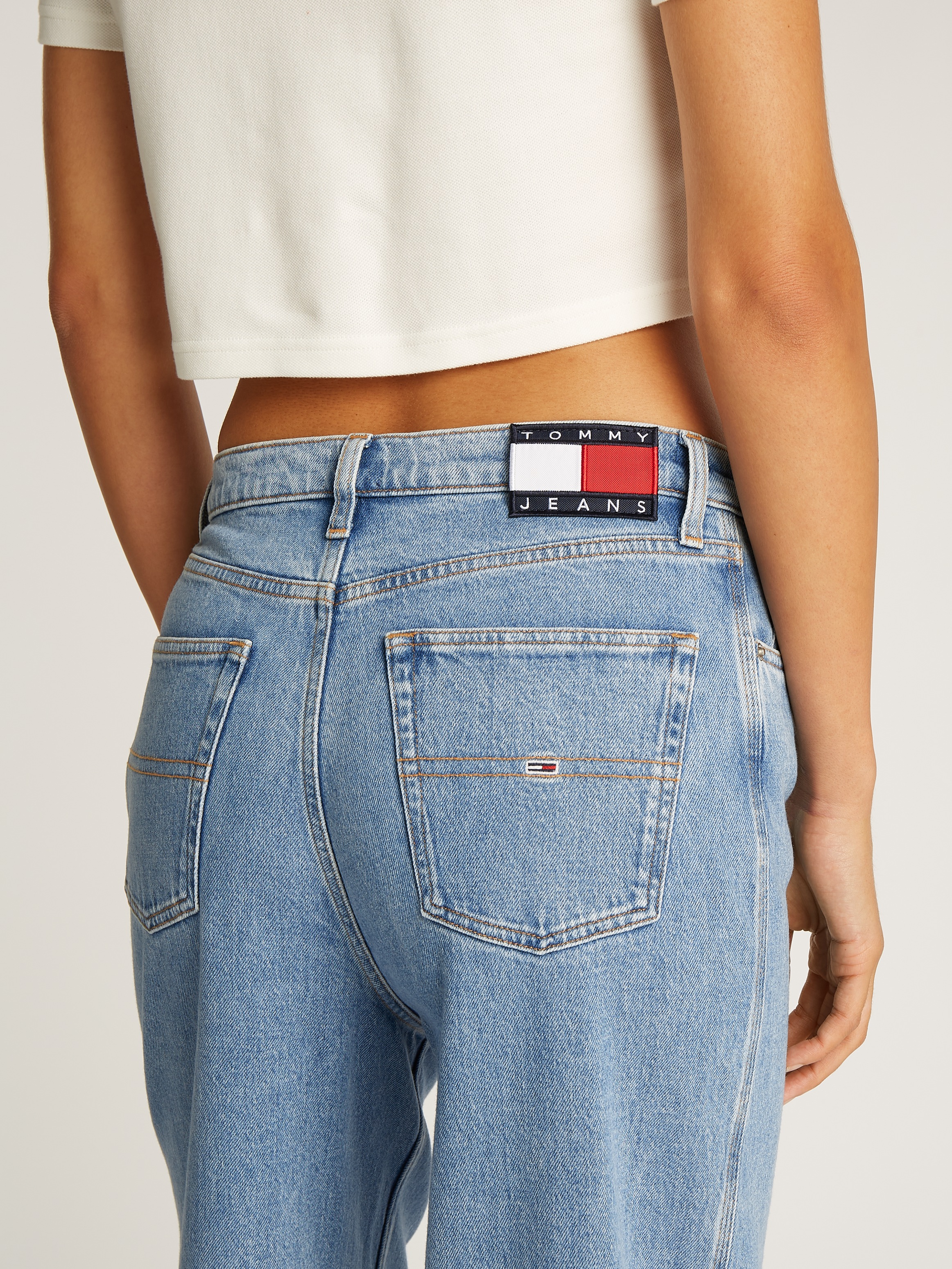 Loose-fit-Jeans TOMMY JEANS "CLAIRE HR WD", Damen, Gr. 33, Länge 32, denim light, Denim/Jeans, Obermaterial: 99% Baumwolle, 1% Elasthan, Abriebeffekte, weit knöchellang, Jeans 3
