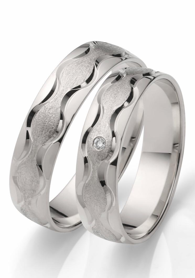 Firetti Trauring »Schmuck Geschenk Gold 375 Hochzeit Ehering "LIEBE" Welle«, Made in Germany, wahlweise mit oder ohne Brillant