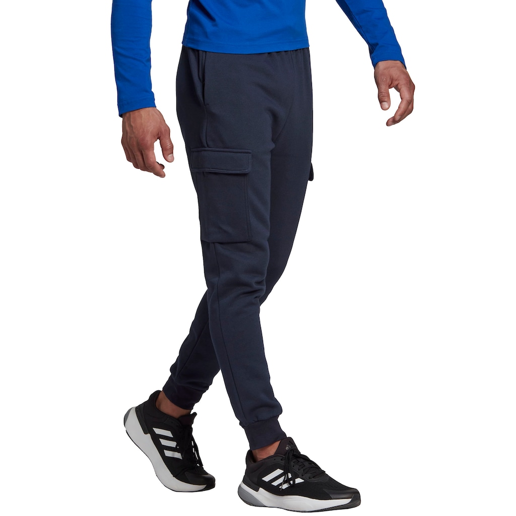 adidas Sportswear Sporthose »ESSENTIALS FLEECE REGULAR TAPERED CARGOHOSE«, (1 tlg.)