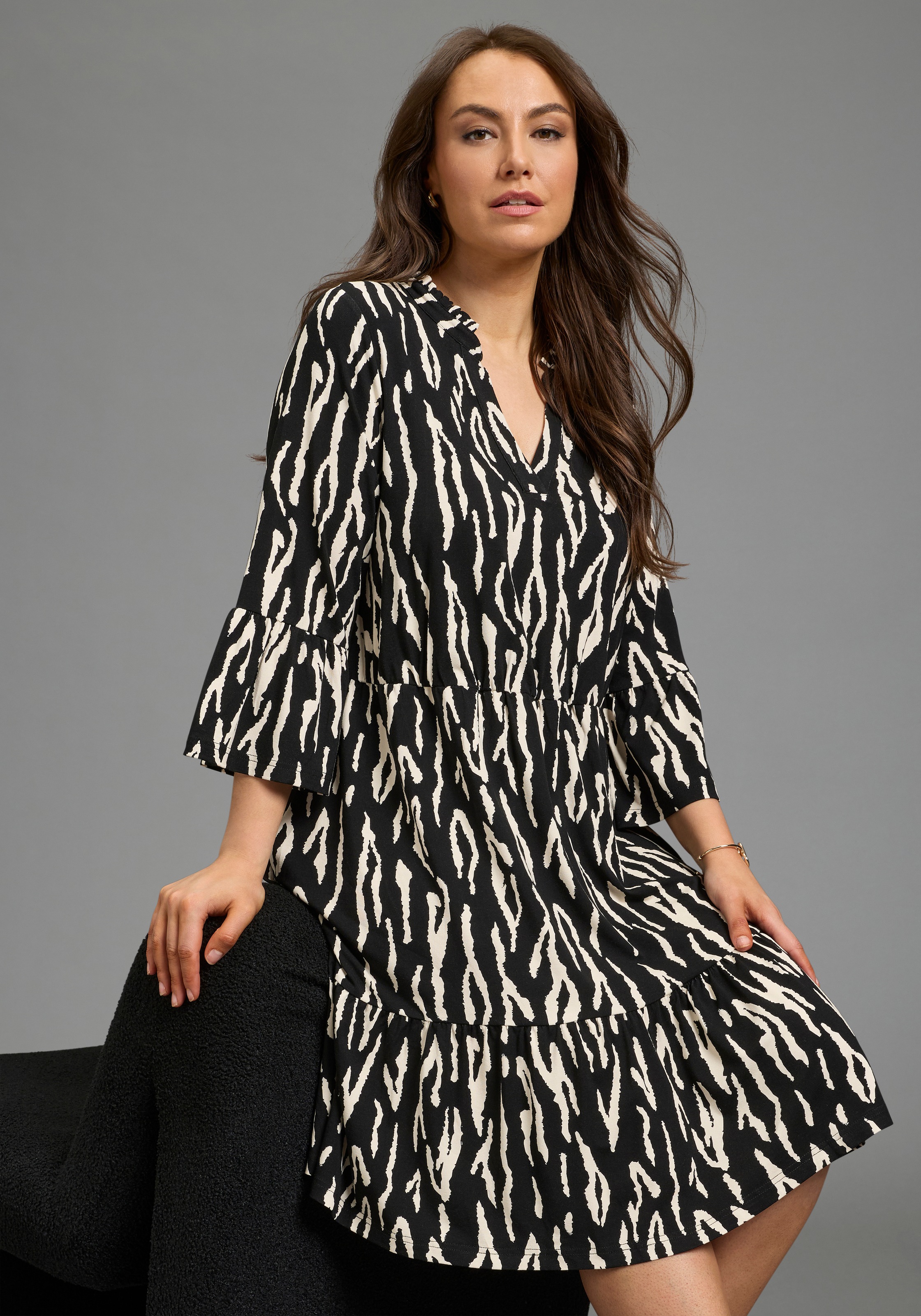 Laura Scott CURVE Jerseykleid "Große Größen" figurumspielende Passform mit Volants, aus Viskosemischung