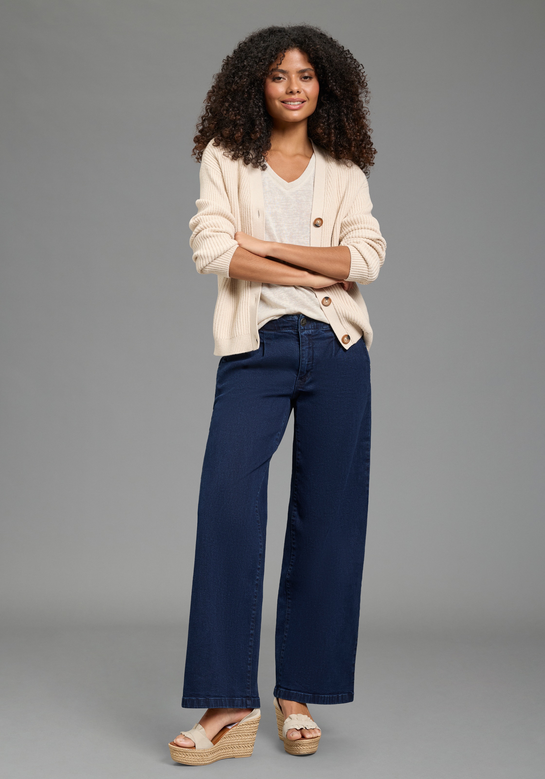 Laura Scott T-Shirt in strukturierter Leinen-Optik mit V-Ausschnitt