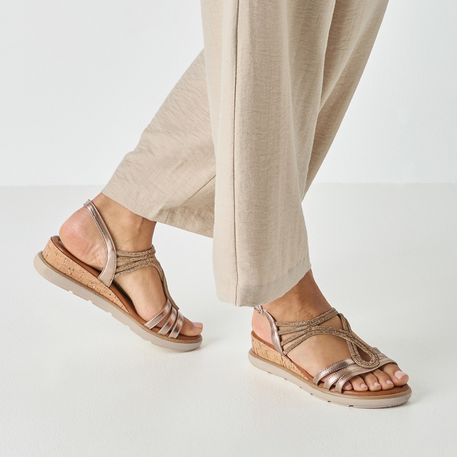 Tamaris Keilsandalette  Sommerschuh, Riemchensandale im Metalliclook