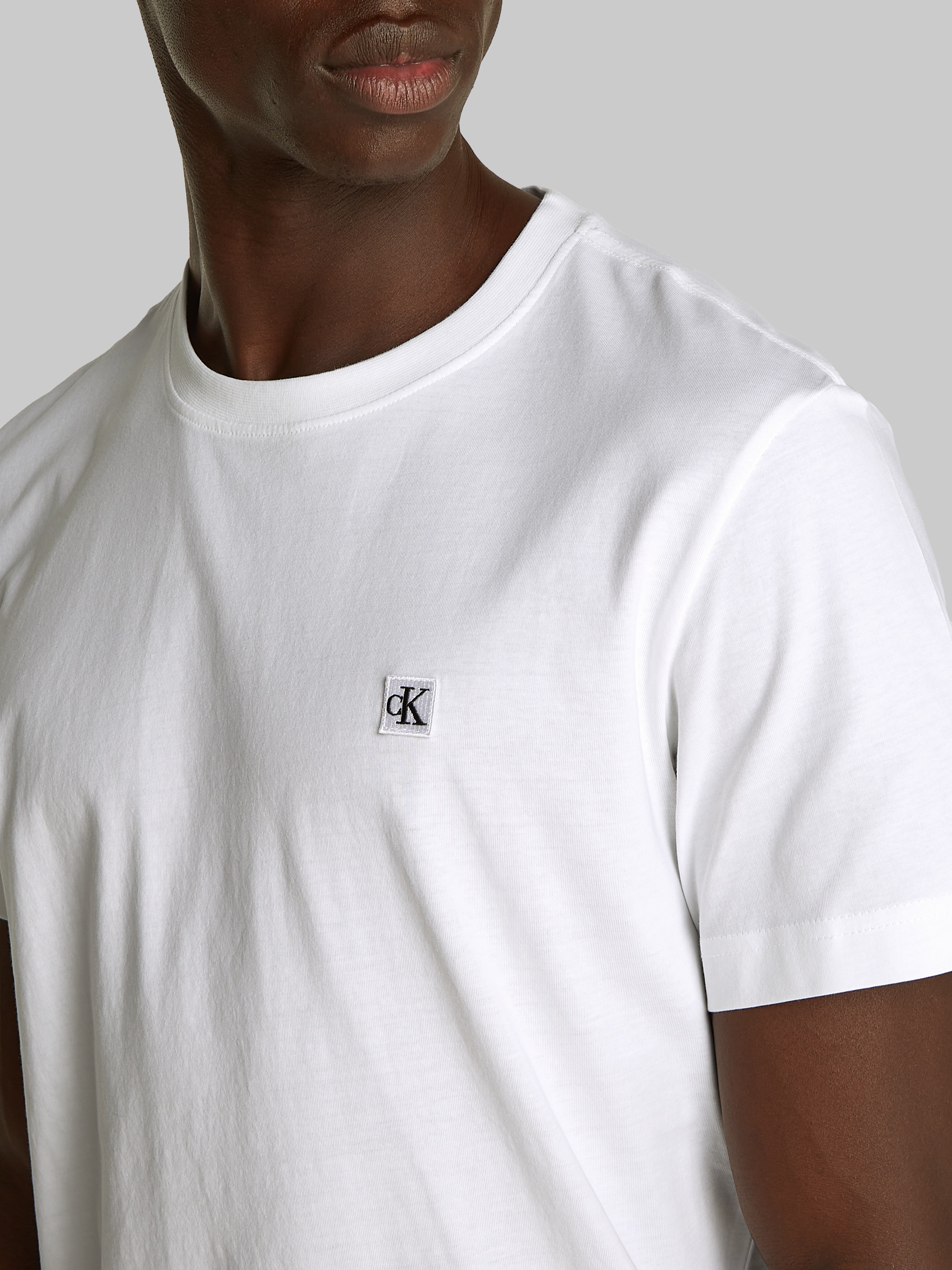 Calvin Klein Jeans T-Shirt »CK EMBRO BADGE TEE«, mit Logopatch
