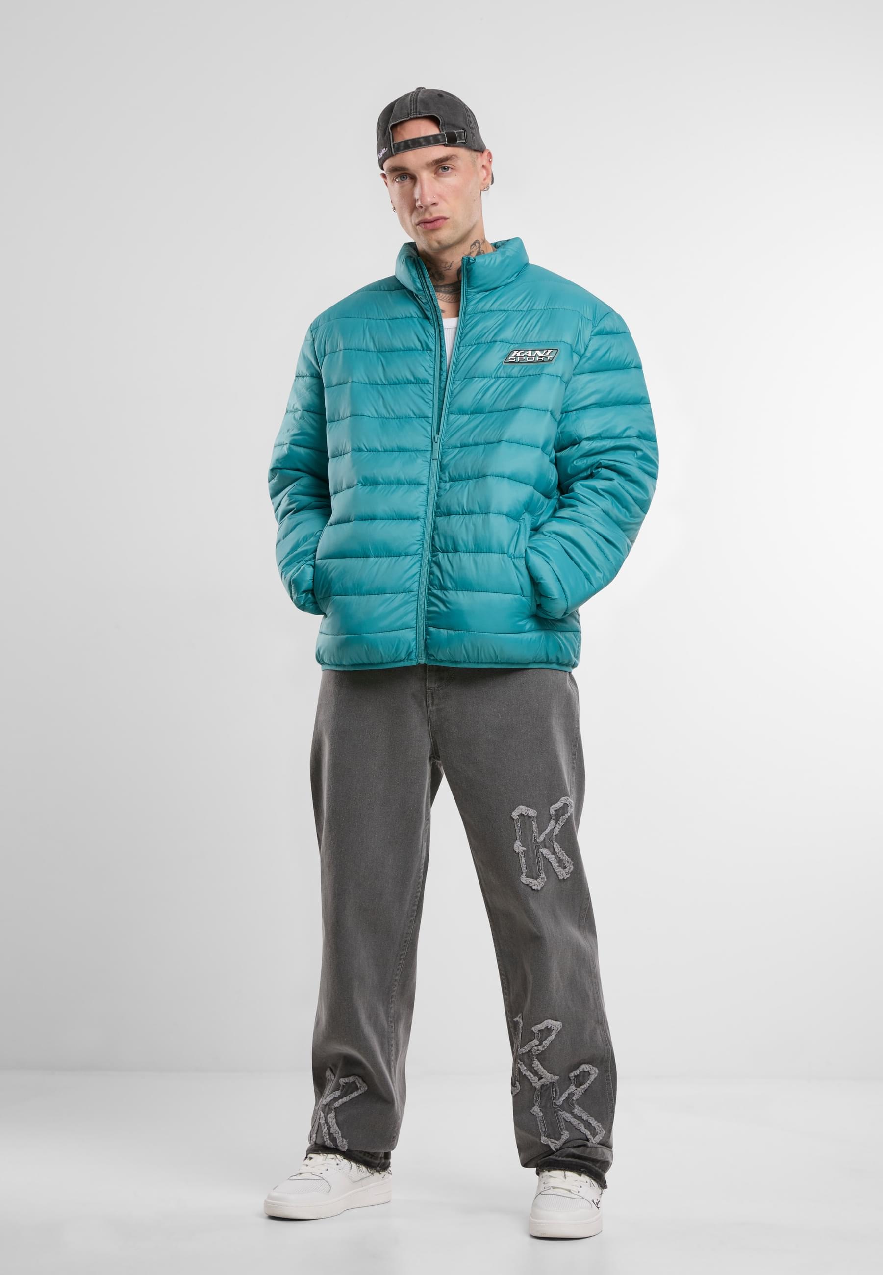 Karl Kani Allwetterjacke »Karl Kani Karl Kani Sport Patch Light Puffer Jacket«, (1 St.), ohne Kapuze