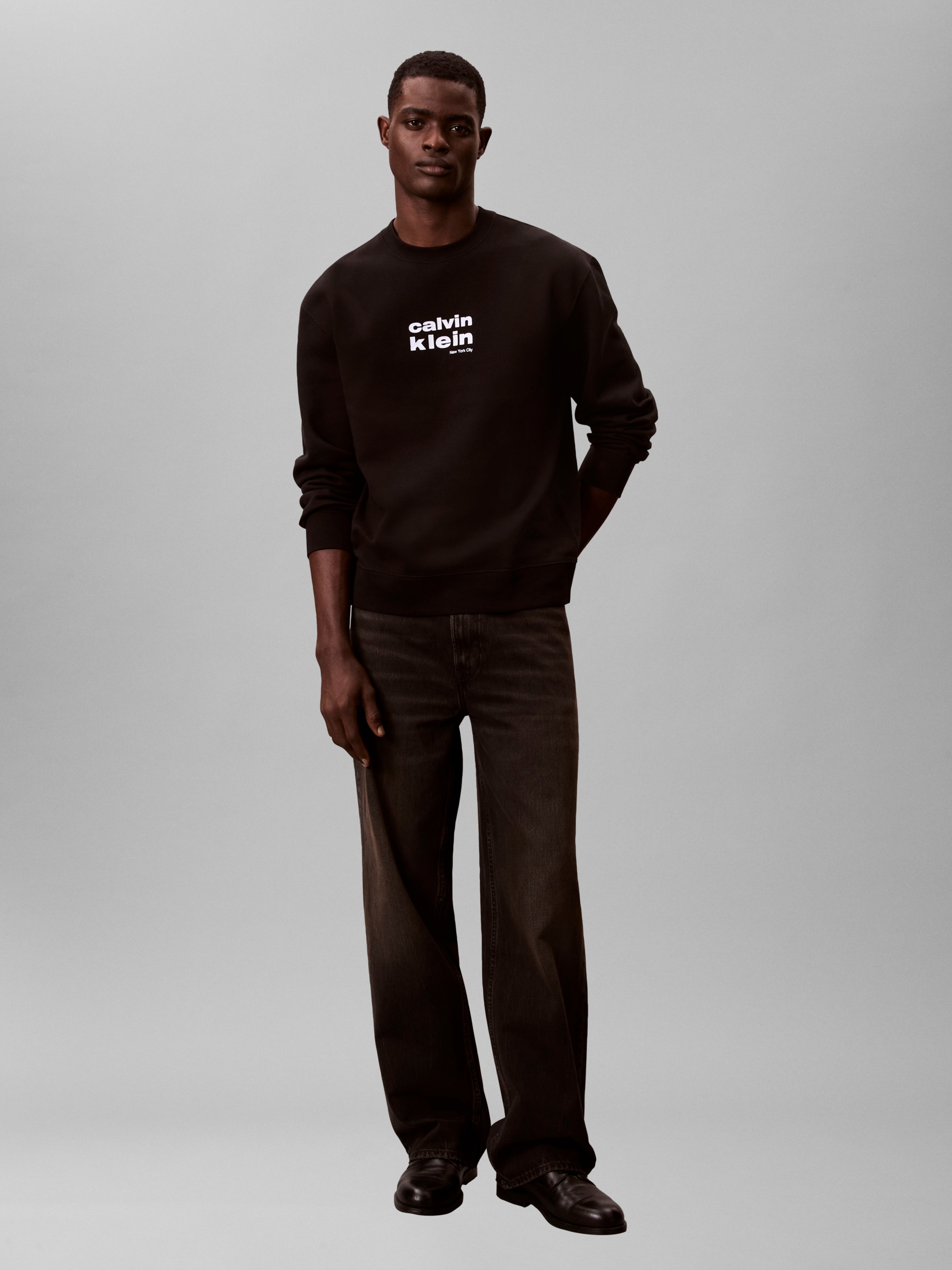 Calvin Klein Sweatshirt »LS 350FLEECE RETRO GRAPHIC CREWN«, Regular fit, mit Rundhalsausschnitt
