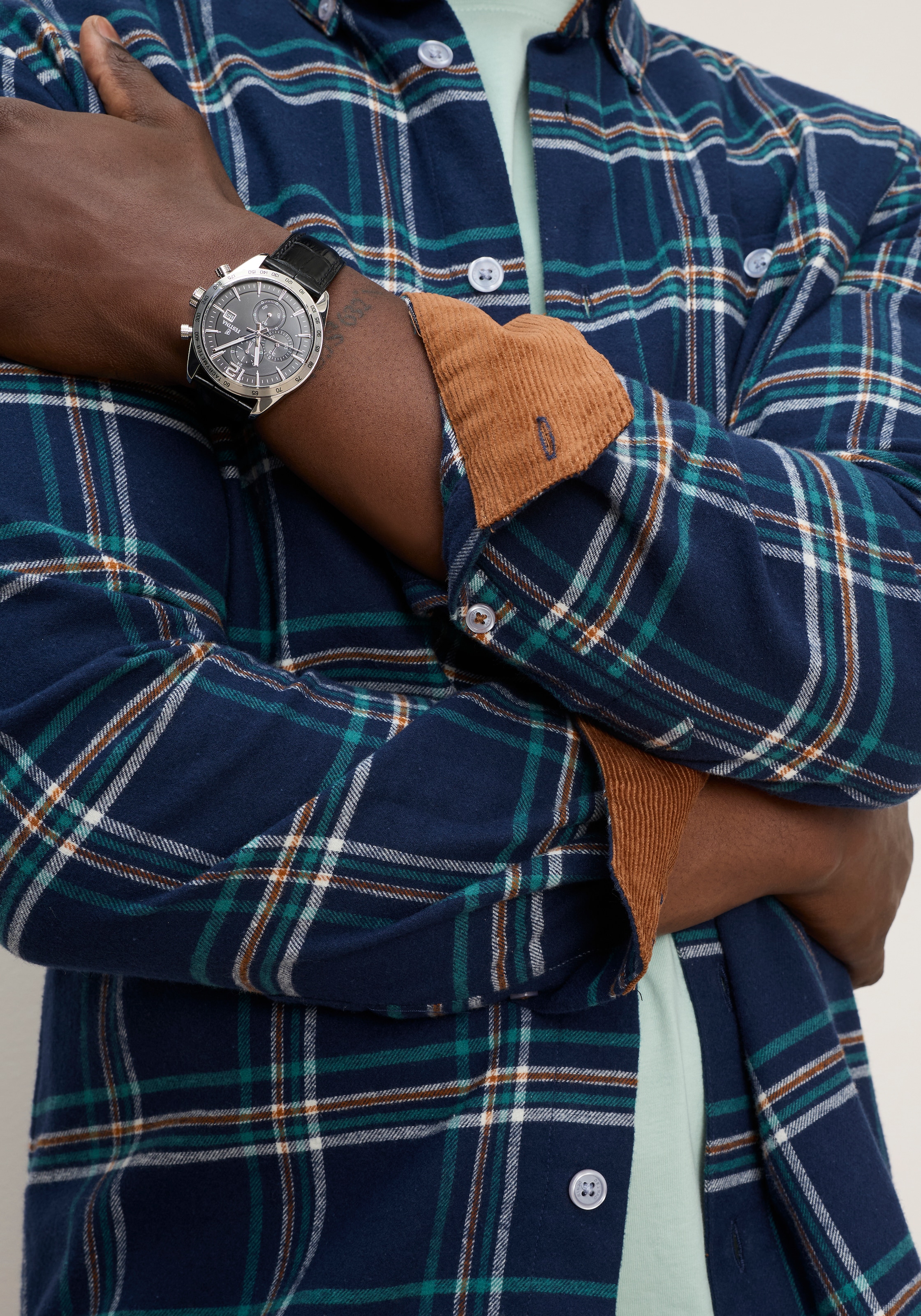 DELMAO Flanellhemd »Lässiger Look mit besonderen Details« Cord-Akzente an Kragen und Manschetten setzen stilvolle Highlights