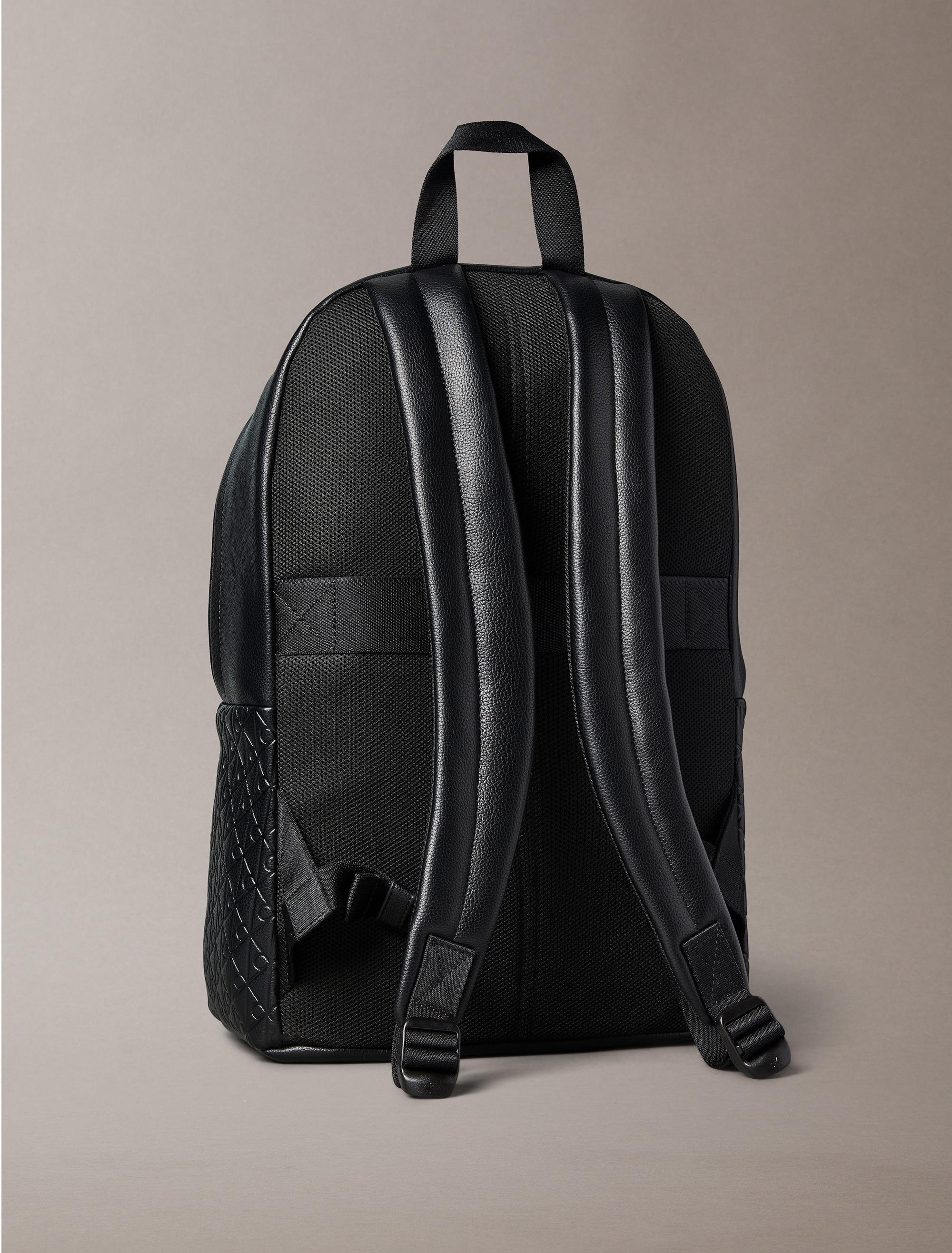 Calvin Klein Rucksack »EMBLEM EMBOSS ROUND BACKPACK«, Cityrucksack, Freizeitrucksack