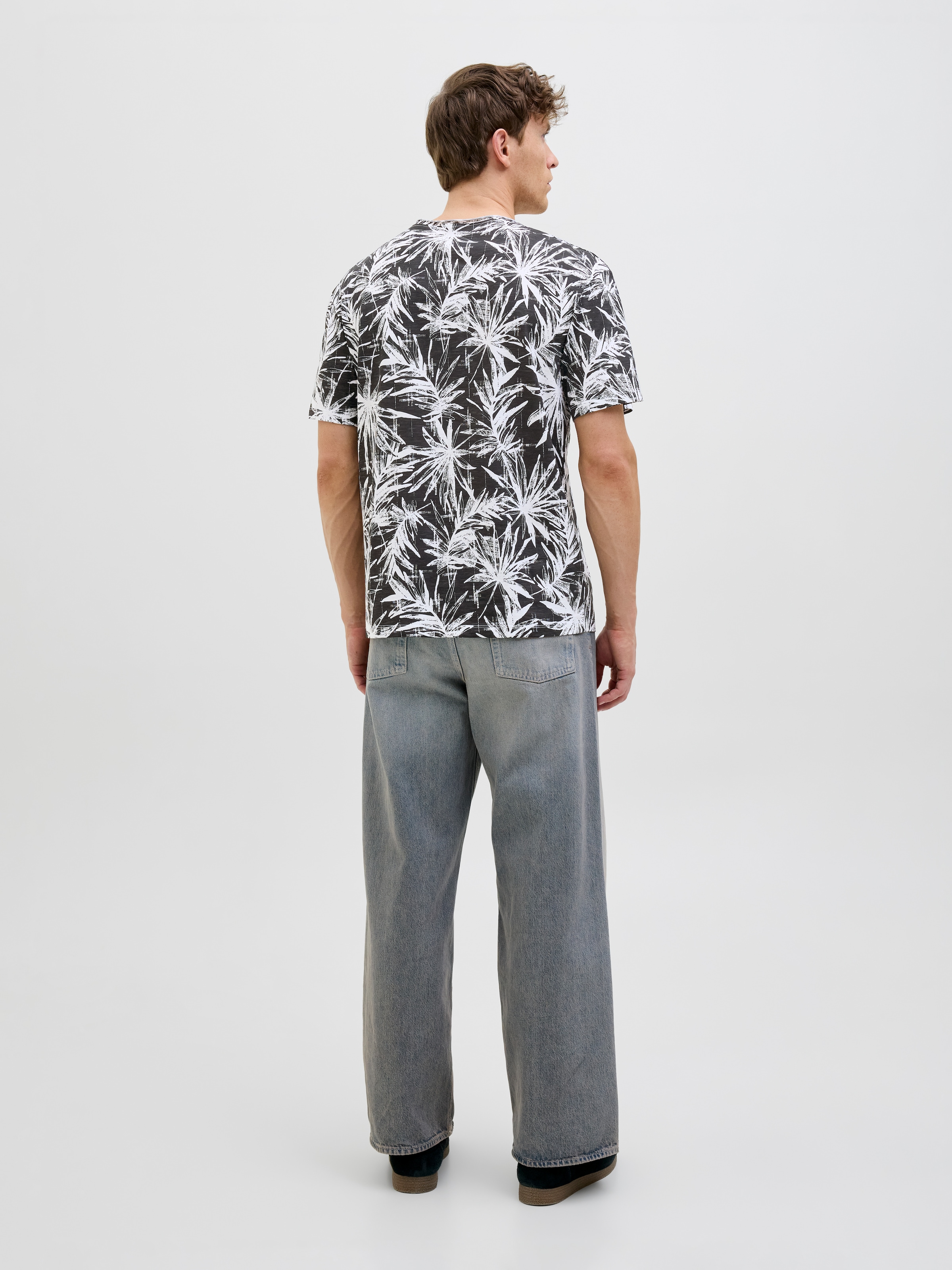 Jack & Jones Rundhalsshirt »JJEBRYAN AOP TEE S/S O-NECK NOOS«, mit All-Over Print