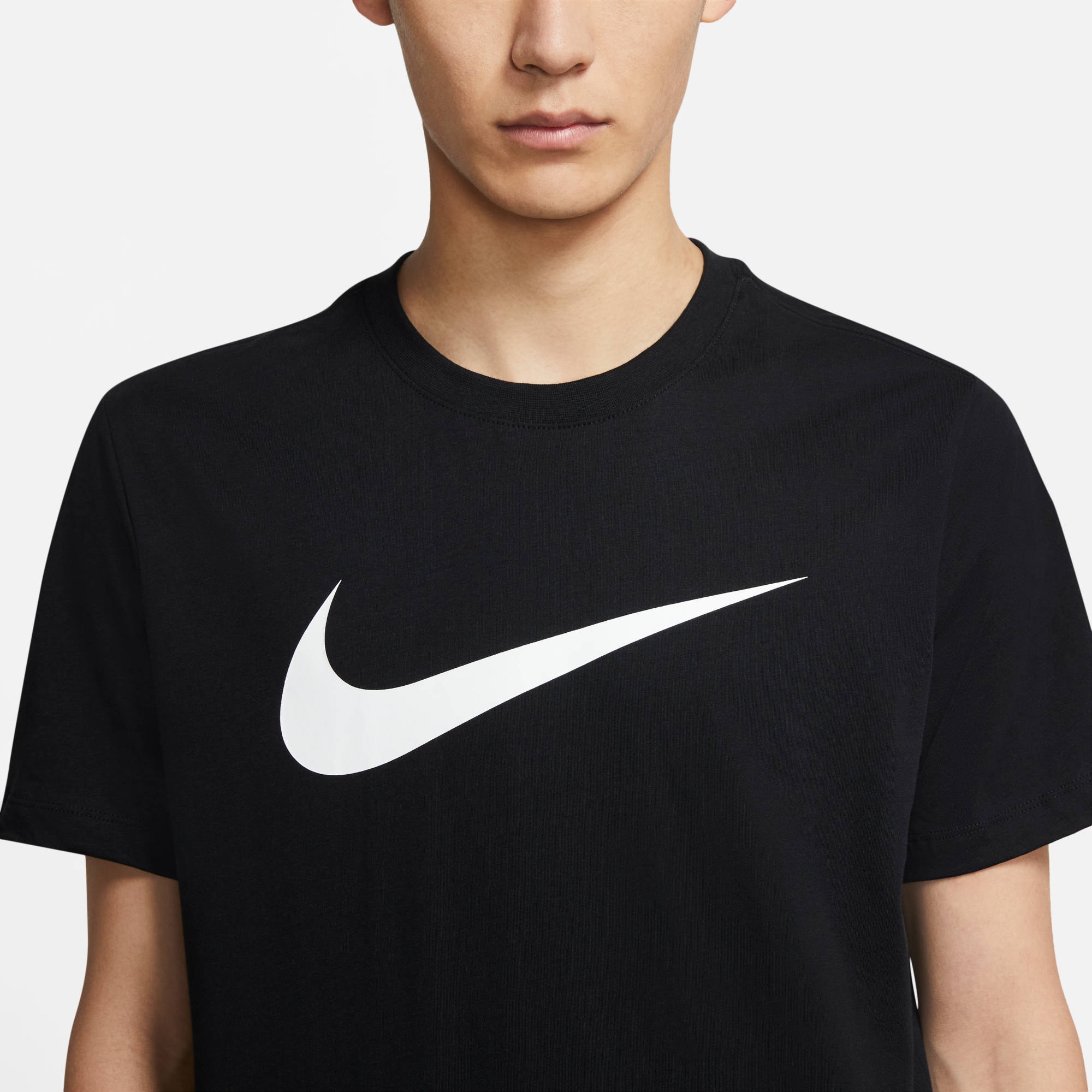 Nike Sportswear T-Shirt »M NSW TEE ICON SWOOSH« Kurzarm, Rundhalsausschnitt, aus Baumwolle