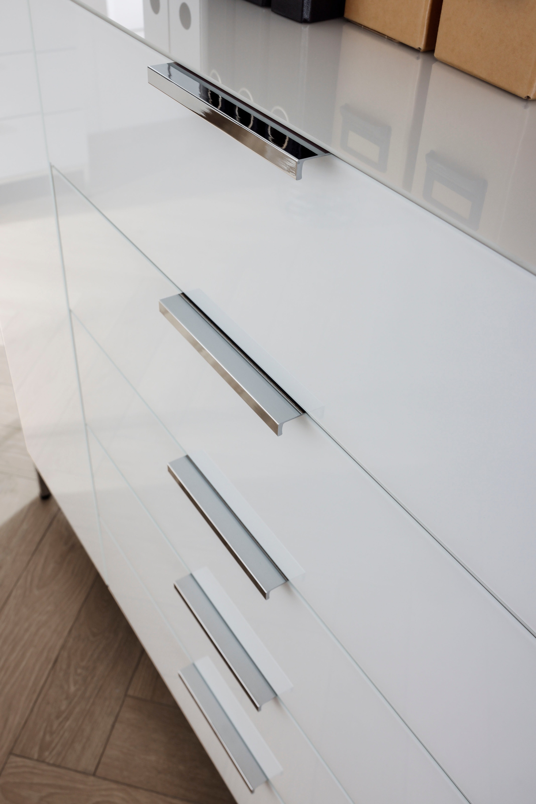 rauch Kombikommode »Kommode Türkommode Sideboard Kombikommode FLIPP mit Glasfront«, (Breite 160 cm mit 2 Einlegeböden), 2-türig, 3 Schubladen, Soft-Close-Funktion, Oberboden und Front Glas
