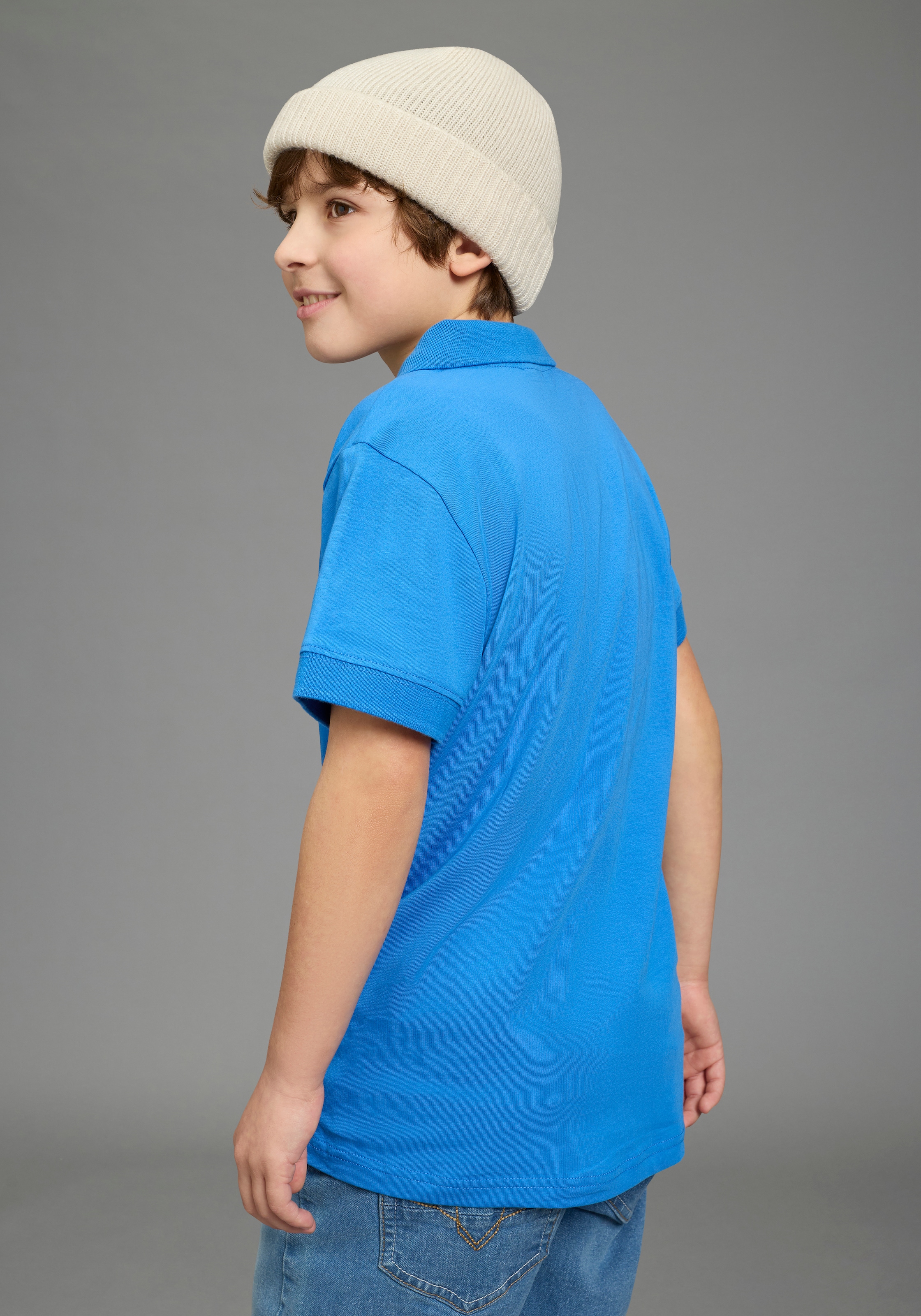 KIDSWORLD Poloshirt »2er Pack Shirts mit Polokragen« Packung, 2, 2 tlg. für Jungen, mit V-Ausschnitt, Kurzarm, mit bestickten Applikationen