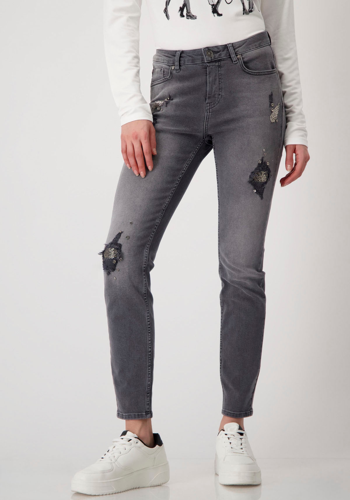 Destroyed-Jeans, Destroyed-Look mit Schmucksteinen, 5 Pocket