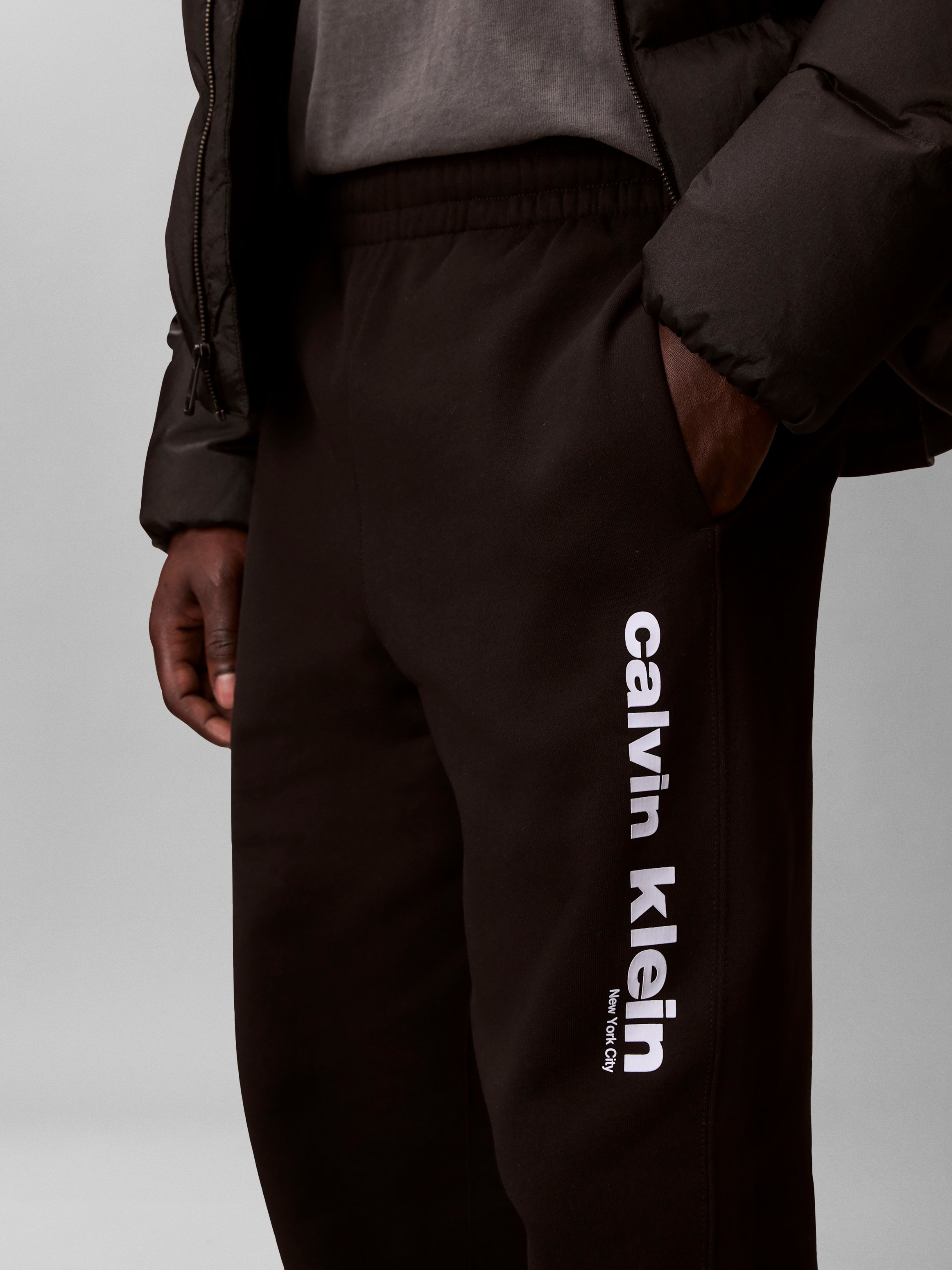 Calvin Klein Sweathose Regular Fit, seitlicher Logo-Schriftzug günstig online kaufen