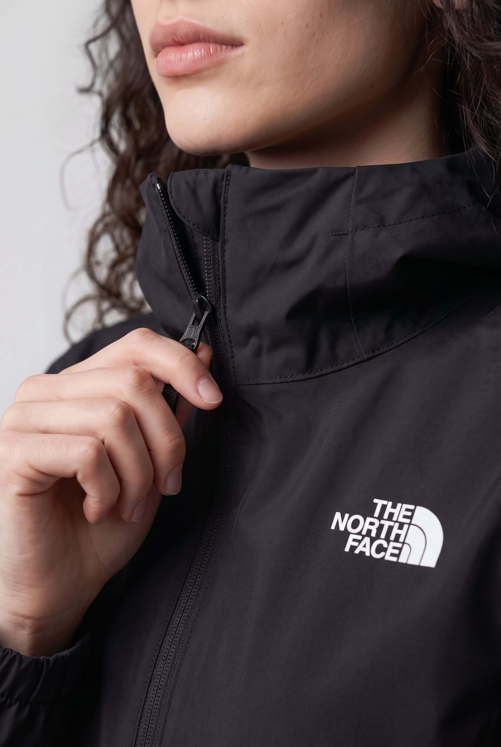 The North Face Funktionsjacke »W PLUS QUEST MONO SHELL« leichtes Material, atmungsaktives Gewebe, versiegelte Nähte