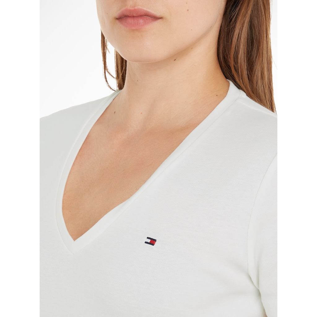 Tommy Hilfiger T-Shirt »SLIM CODY RIB V-NECK SS«, mit dezenter Logostickerei