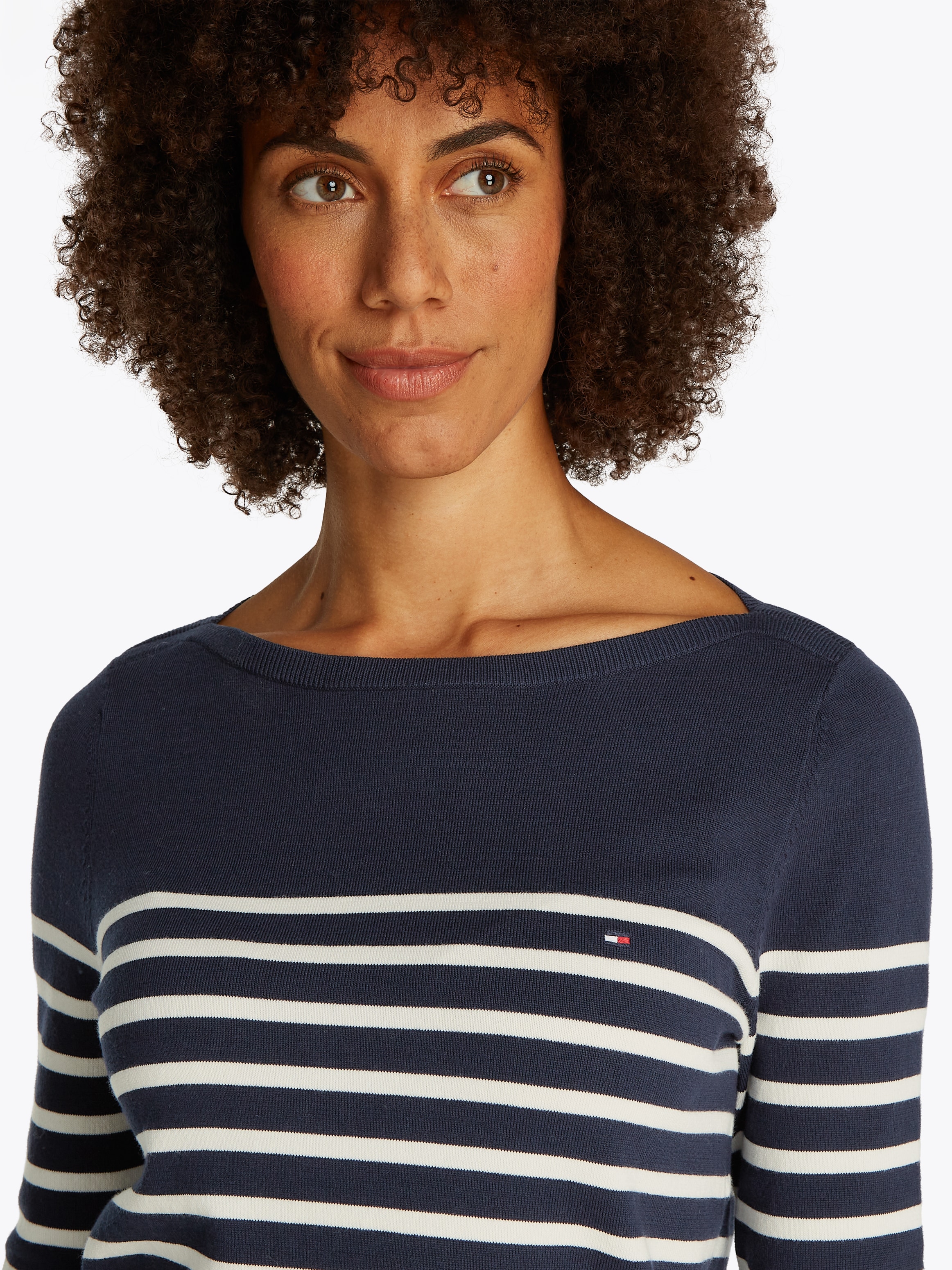 Tommy Hilfiger Strickpullover »CO JERSEY STITCH BOAT-NK SWEATER«, mit Tommy Hilfiger Logo-Flag am Ärmel