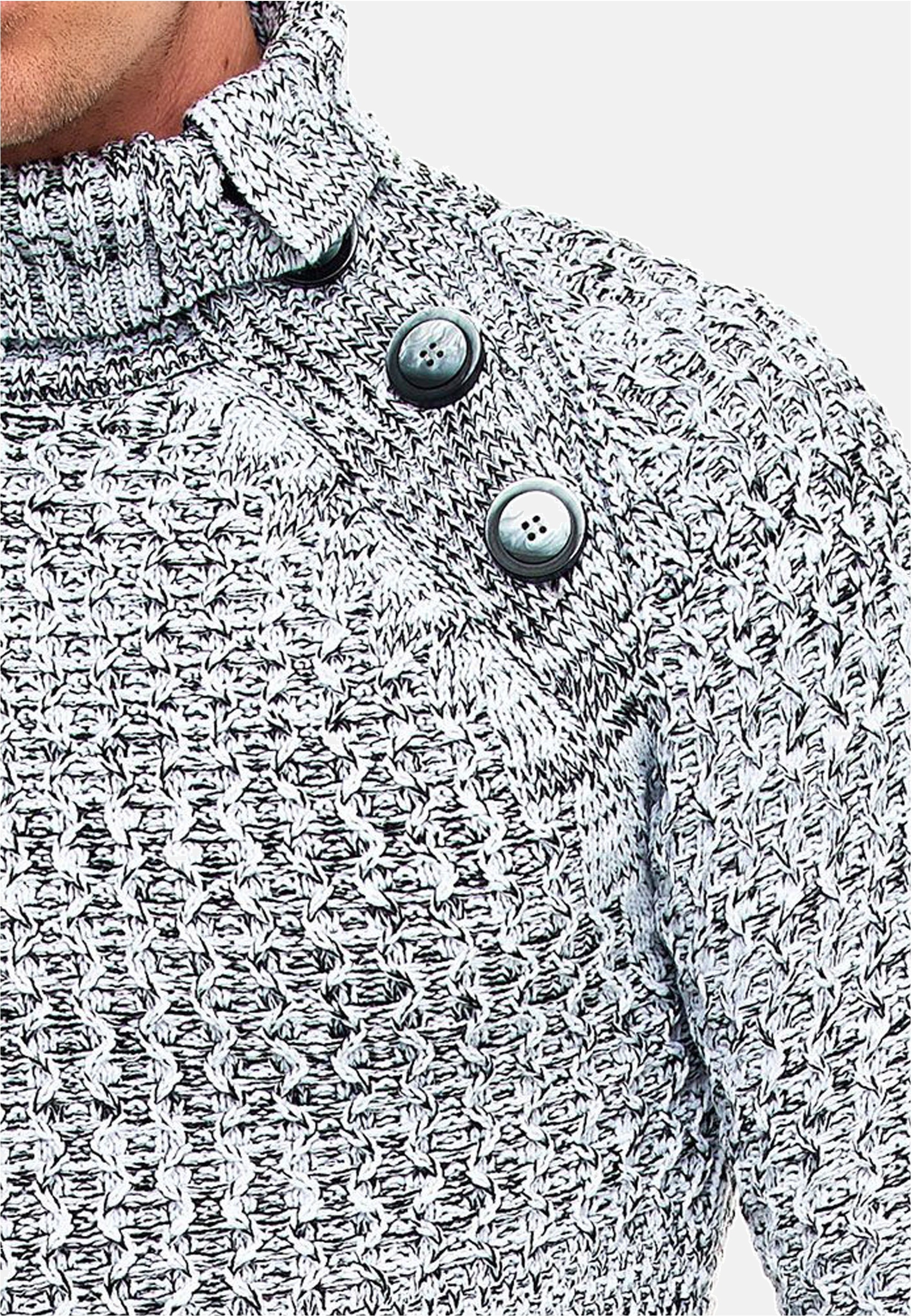 Rusty Neal Strickpullover mit modischen Zierknöpfen
