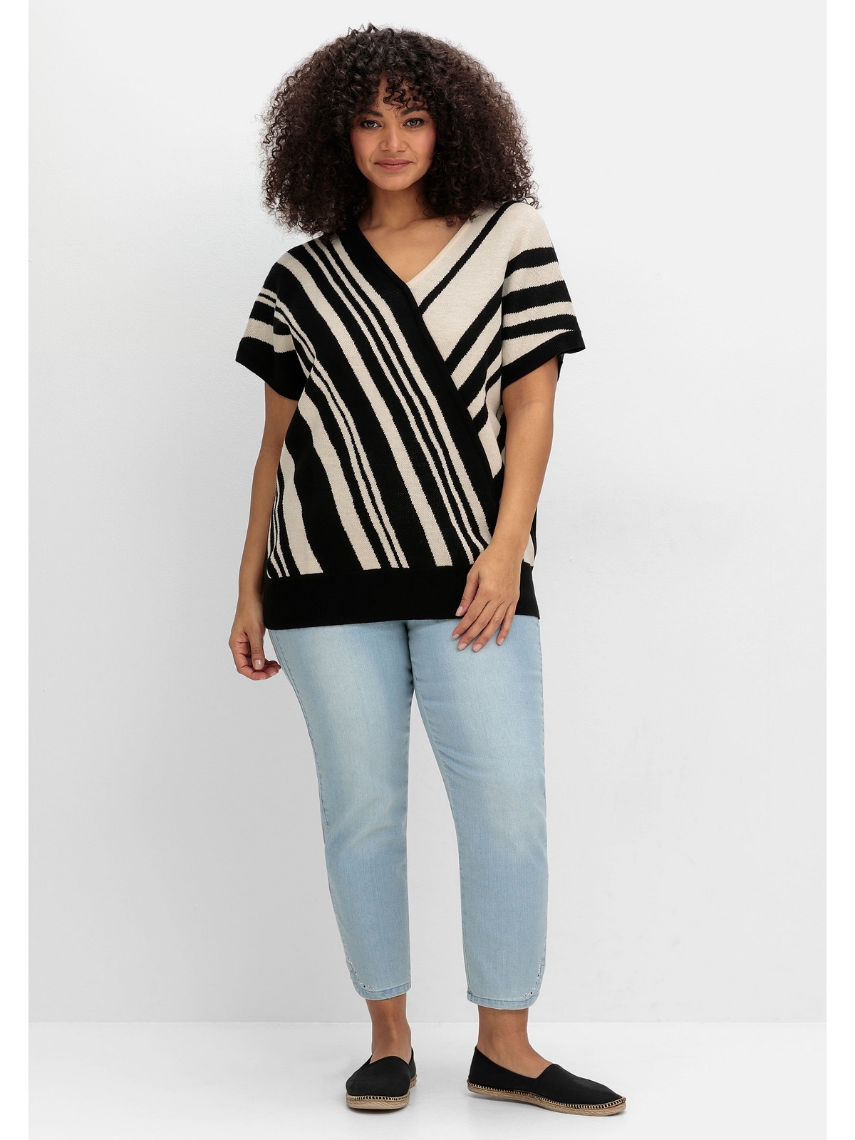 Sheego V-Ausschnitt-Pullover »Große Größen«, mit Jacquard-Streifen