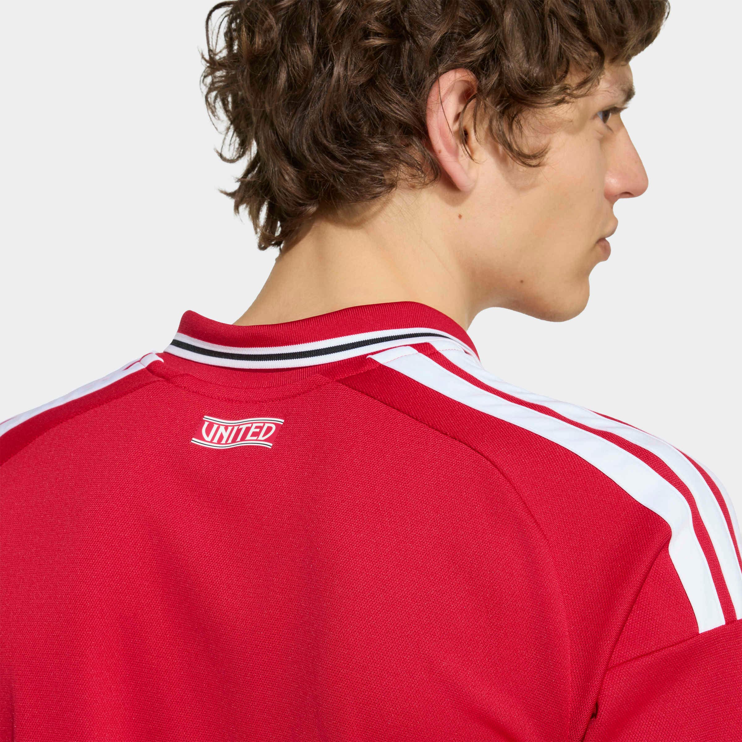 adidas Performance Fußballtrikot »MUFC H JSY« mit schmaler Passform, mit gestreiftem Kragen und Bündchen