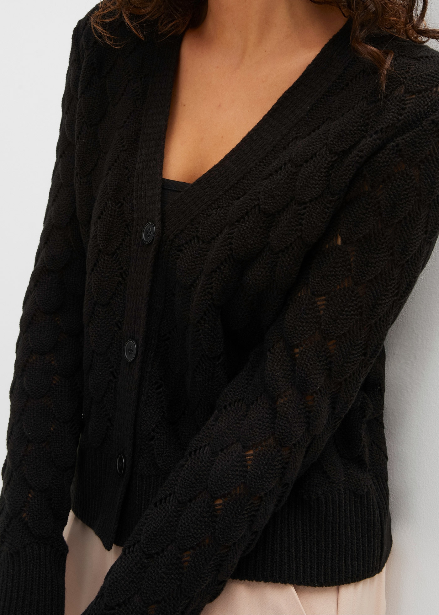 bonprix Ajourstrickjacke »Ajour-Strickjacke« lockere Passform, luftiges Strickmuster, unifarben, mit Knopfleiste