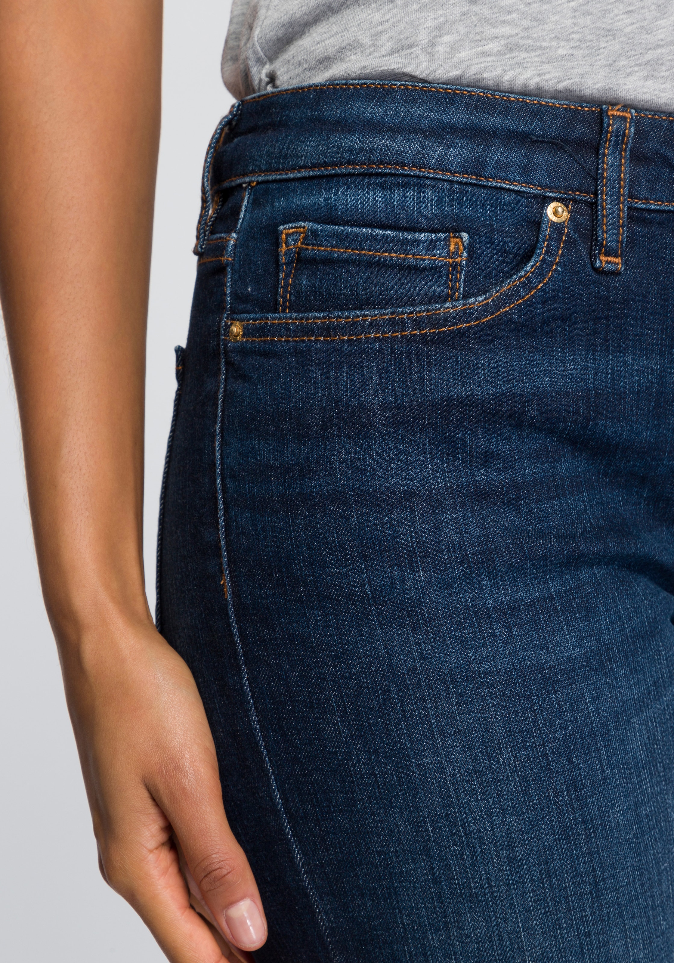 BAUR RW«, Tommy STRAIGHT Straight-Jeans Fadeout-Effekten kaufen leichten ROME mit »HERITAGE Hilfiger |