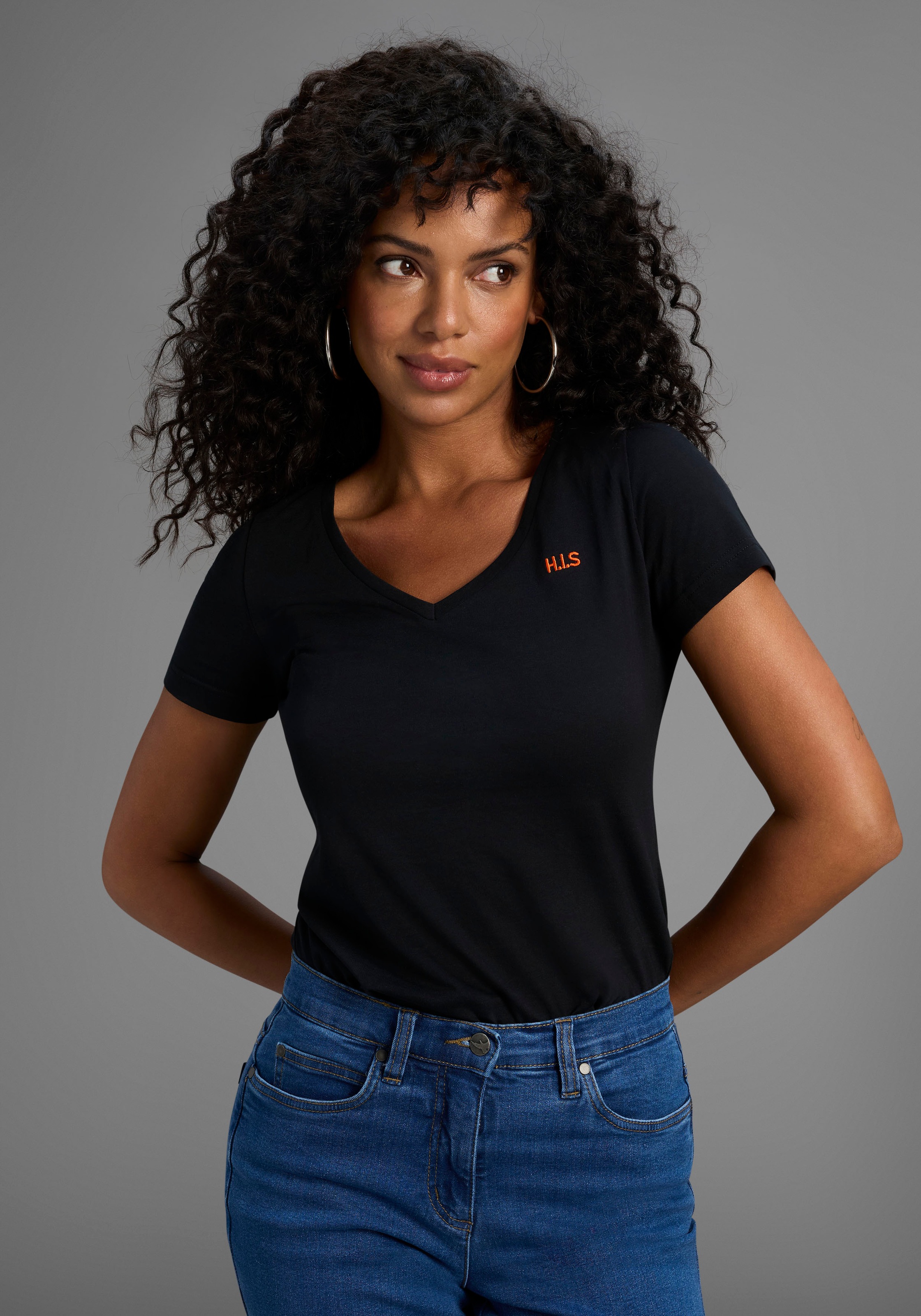 Thumbnail - H.I.S T-Shirt "Essential-Basics" Spar-Set, 3er-Pack, hüftlange Passform, figurumspielender Schnitt, aus 100% Baumwolle