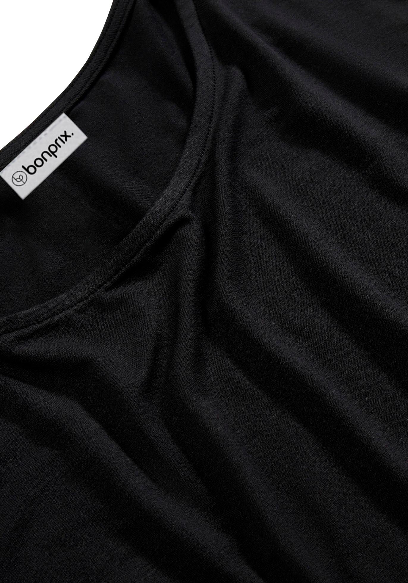 bonprix T-Shirt »Shirt aus Viskose-Mix« mit vorne kürzerem Schnitt, Kurzarm-Design, aus Viskose-Mix