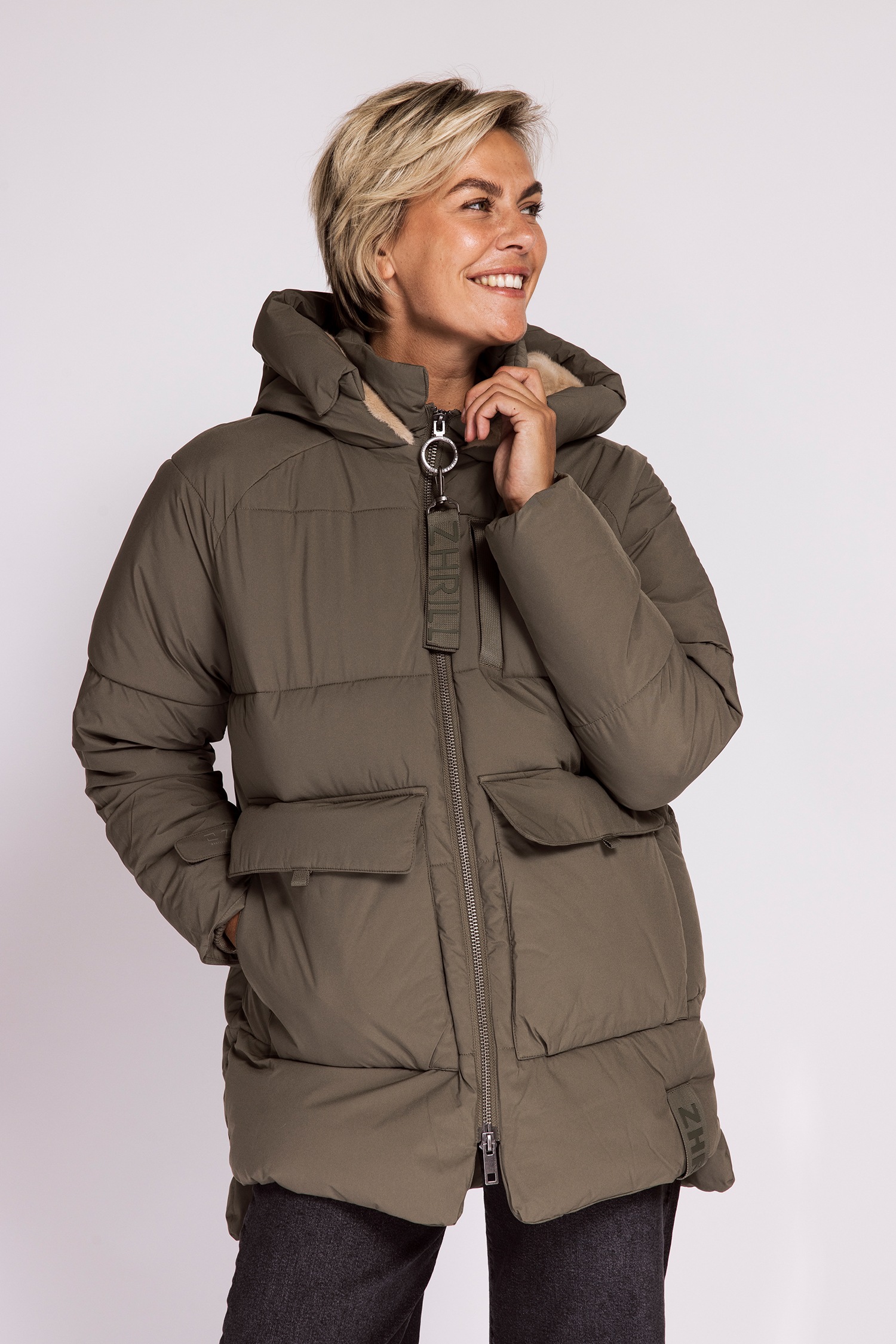 Zhrill Steppjacke "ZHNIEKA" mit Kapuze mit Kapuze und Logo-Druck auf dem Rü günstig online kaufen