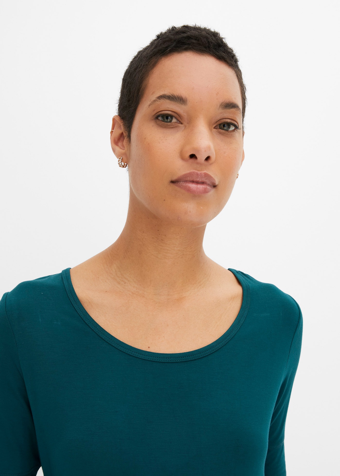 Thumbnail - bonprix T-Shirt "Rundhalsshirt aus softer Viskose" bequeme Passform, Halbarm-Design, gerundeter Saum, abgesetzte Nähte