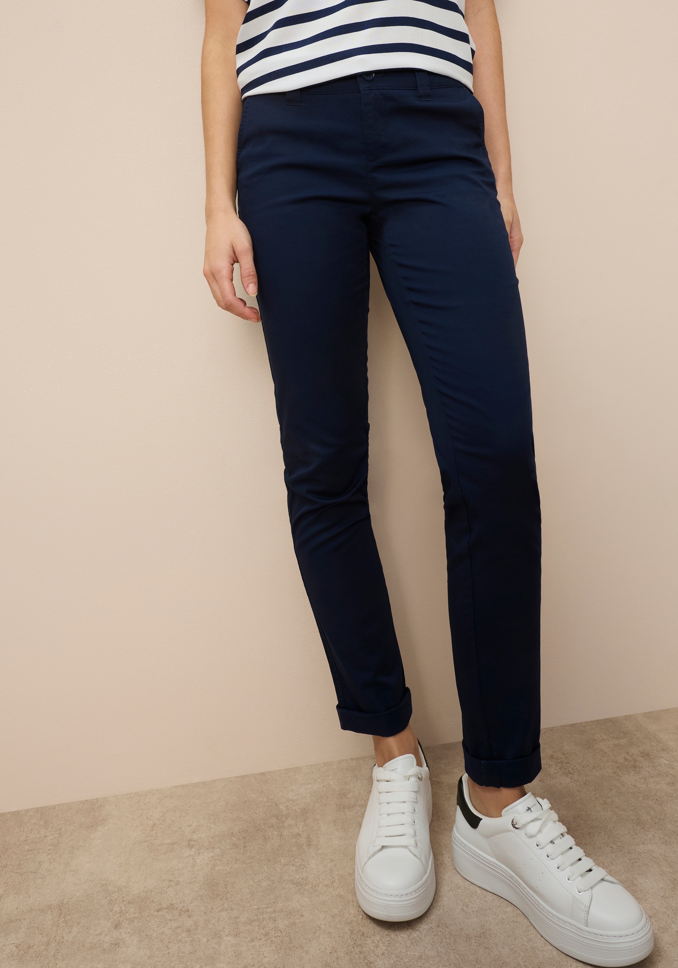 AJC Chinohose in lässiger Form mit Pattentaschen günstig online kaufen