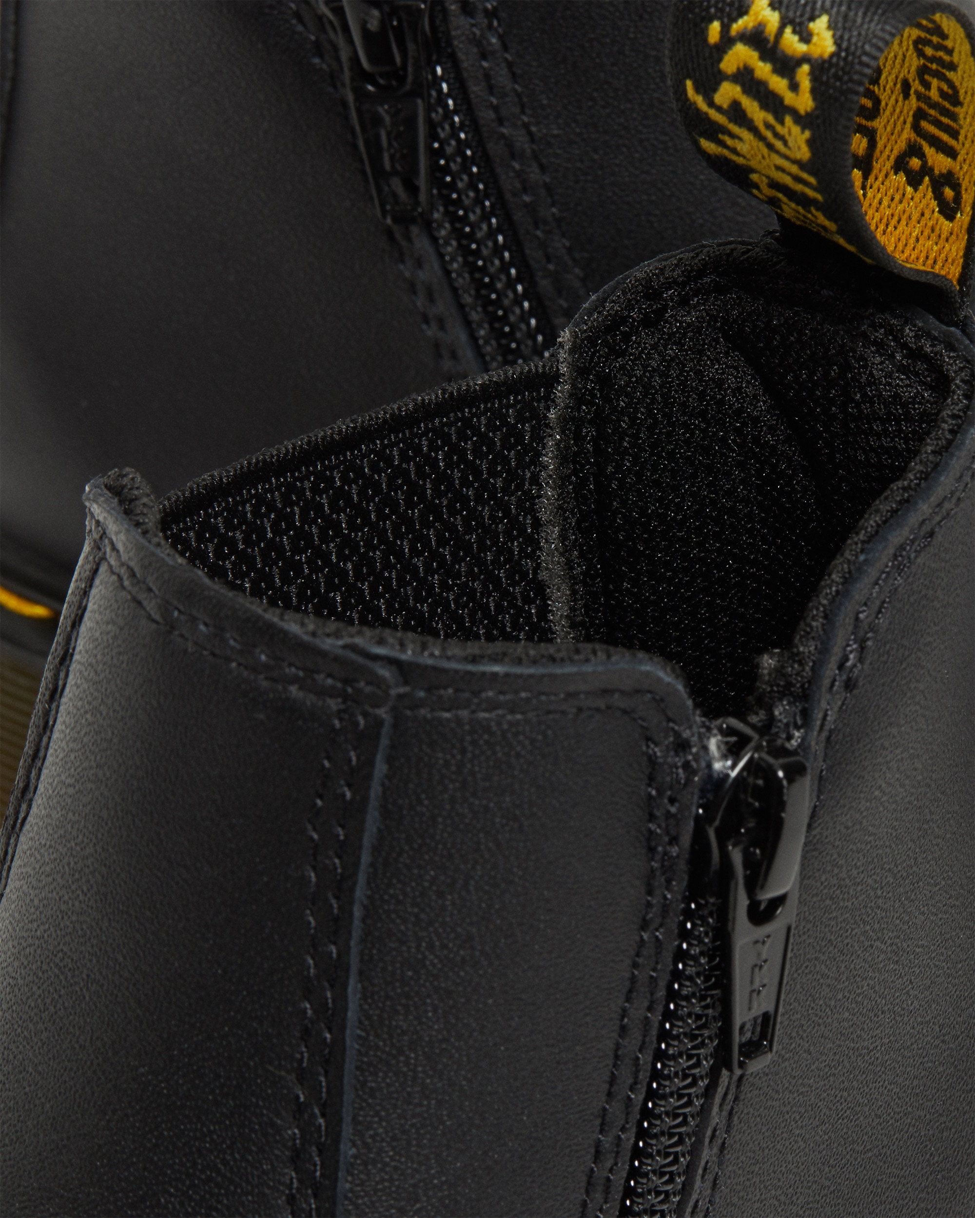 DR. MARTENS Chelseaboots »2976 J Black Softy T«, Kinderstiefel, Freizeitschuh mit Reißverschluss, Stretcheinsatz