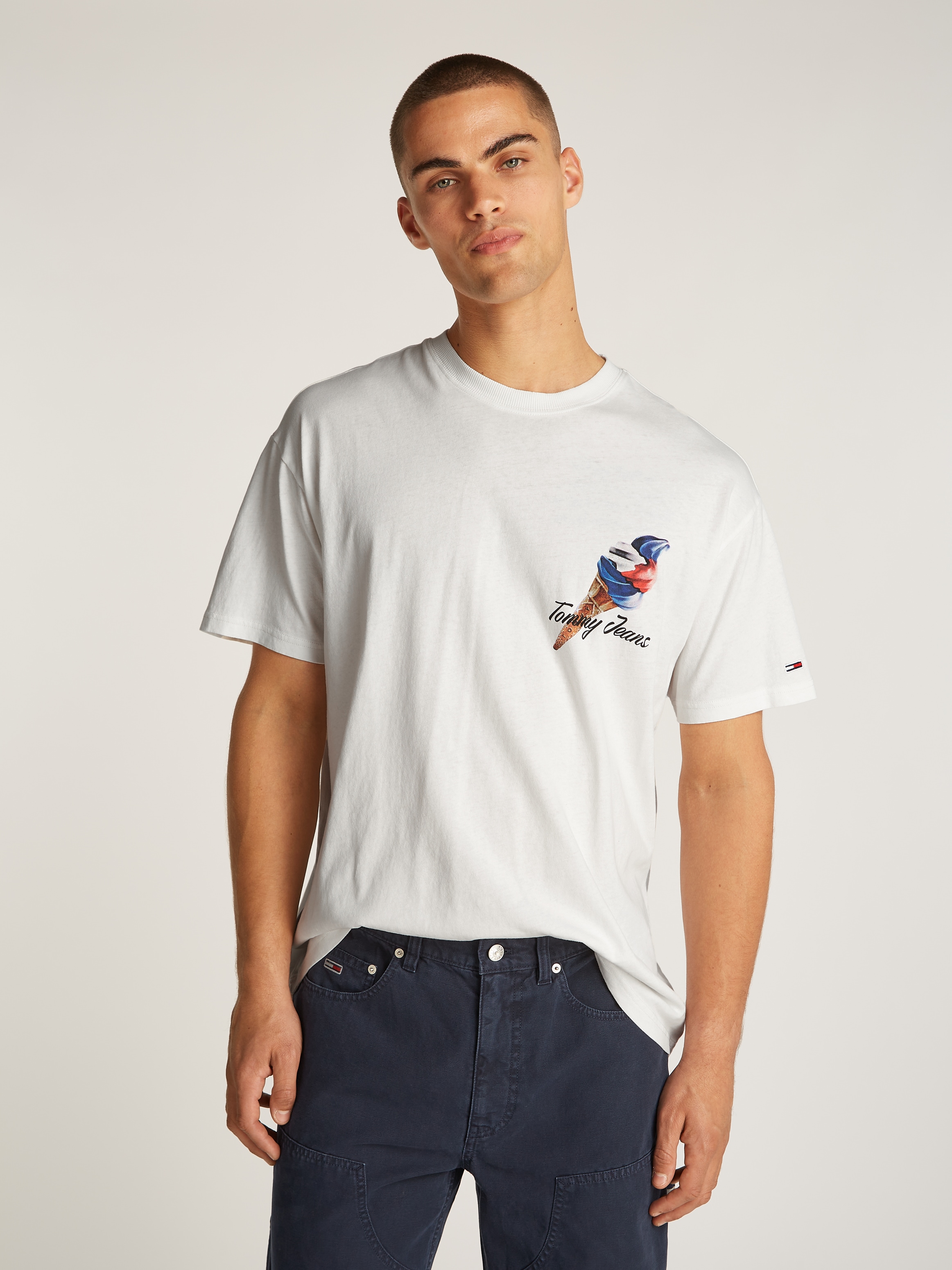 Tommy Jeans T-Shirt "TJM RLX NOVELTY 2 GMD TEE", mit großem Logo am Rücken günstig online kaufen