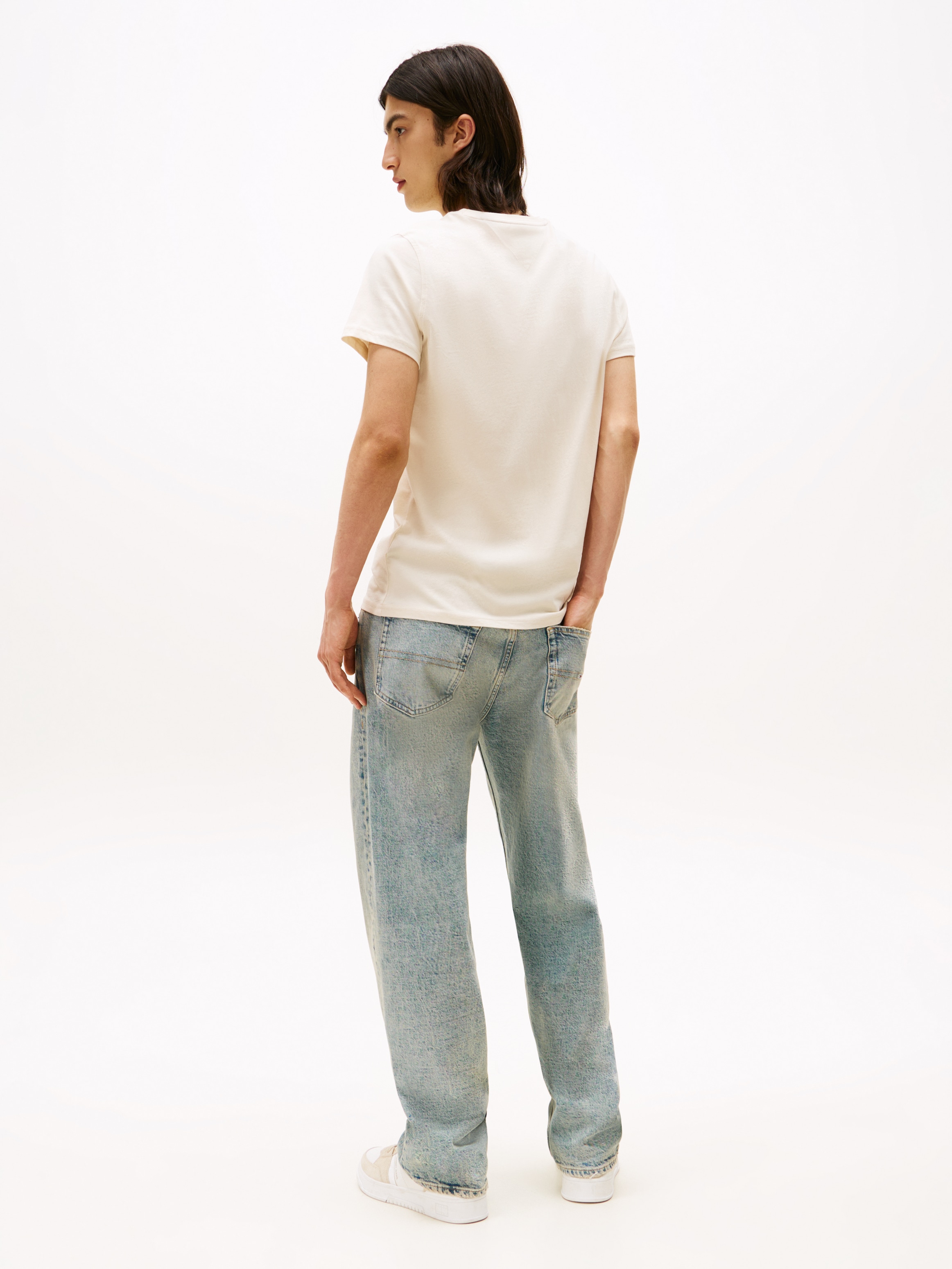 Tommy Jeans T-Shirt »TJM ESSENTIAL SOLID TEE«, mit Rundhalsausschnitt und dezenter Logo-Flag