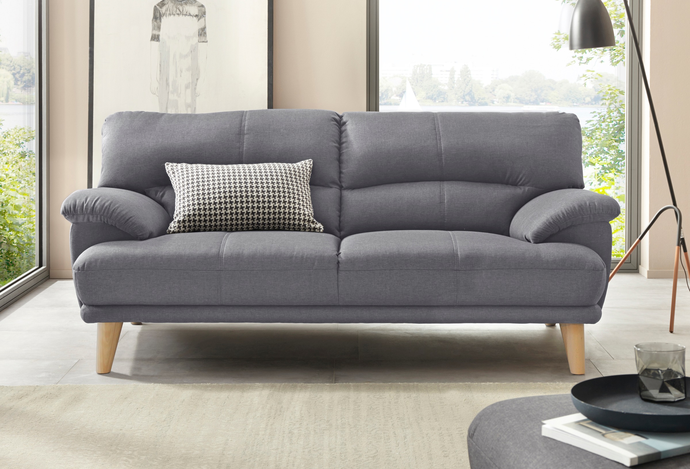 TRENDMANUFAKTUR 3-Sitzer »Cecilia, Sofa in italienischem Design«, mit tollem Sitzkomfort, extrabequeme Armlehnen, Holzfüße