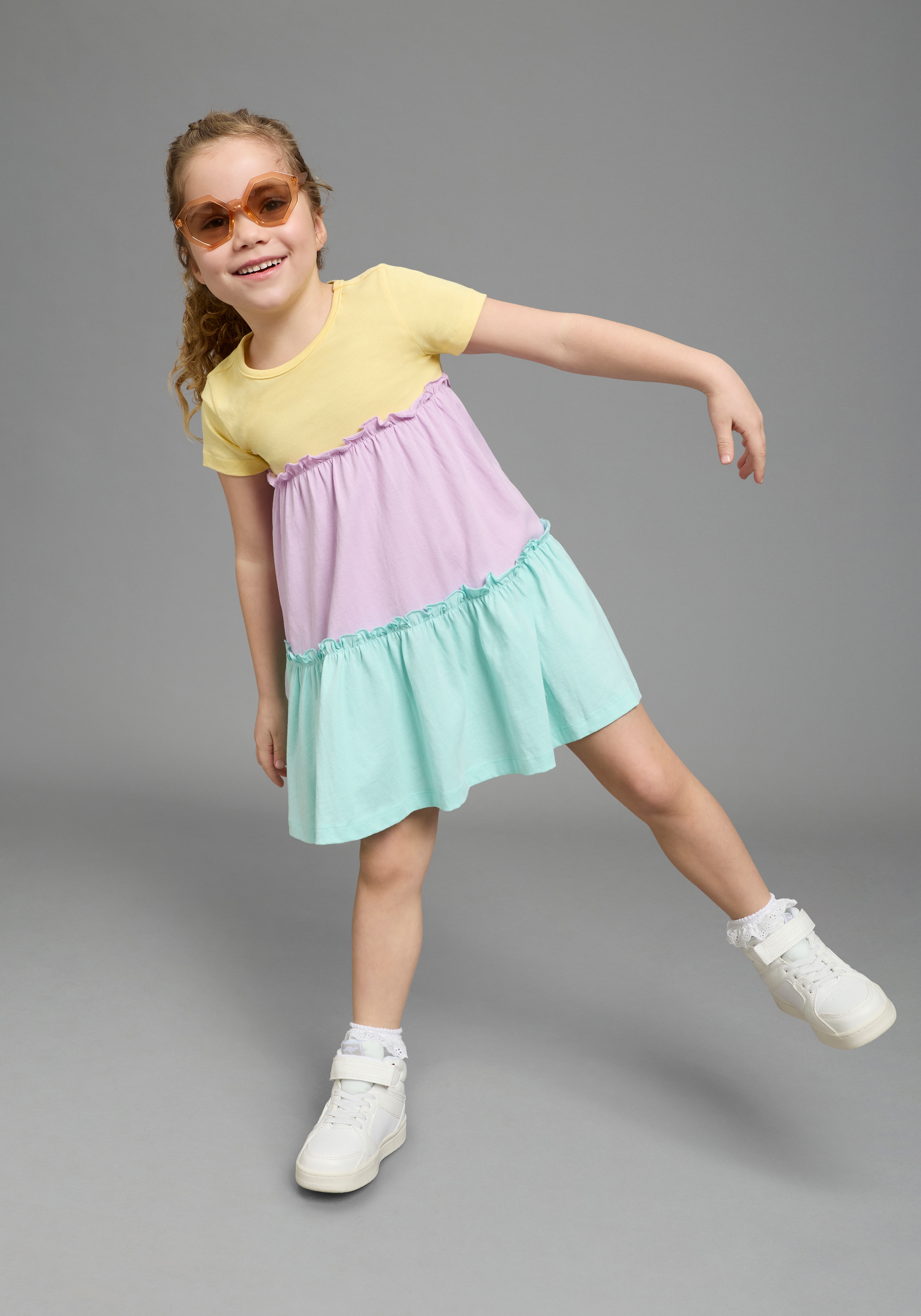 KIDSWORLD "- Volantkleid für kleine Mädchen" festliche Anlässe, kniefreie Länge, verspielter Stil