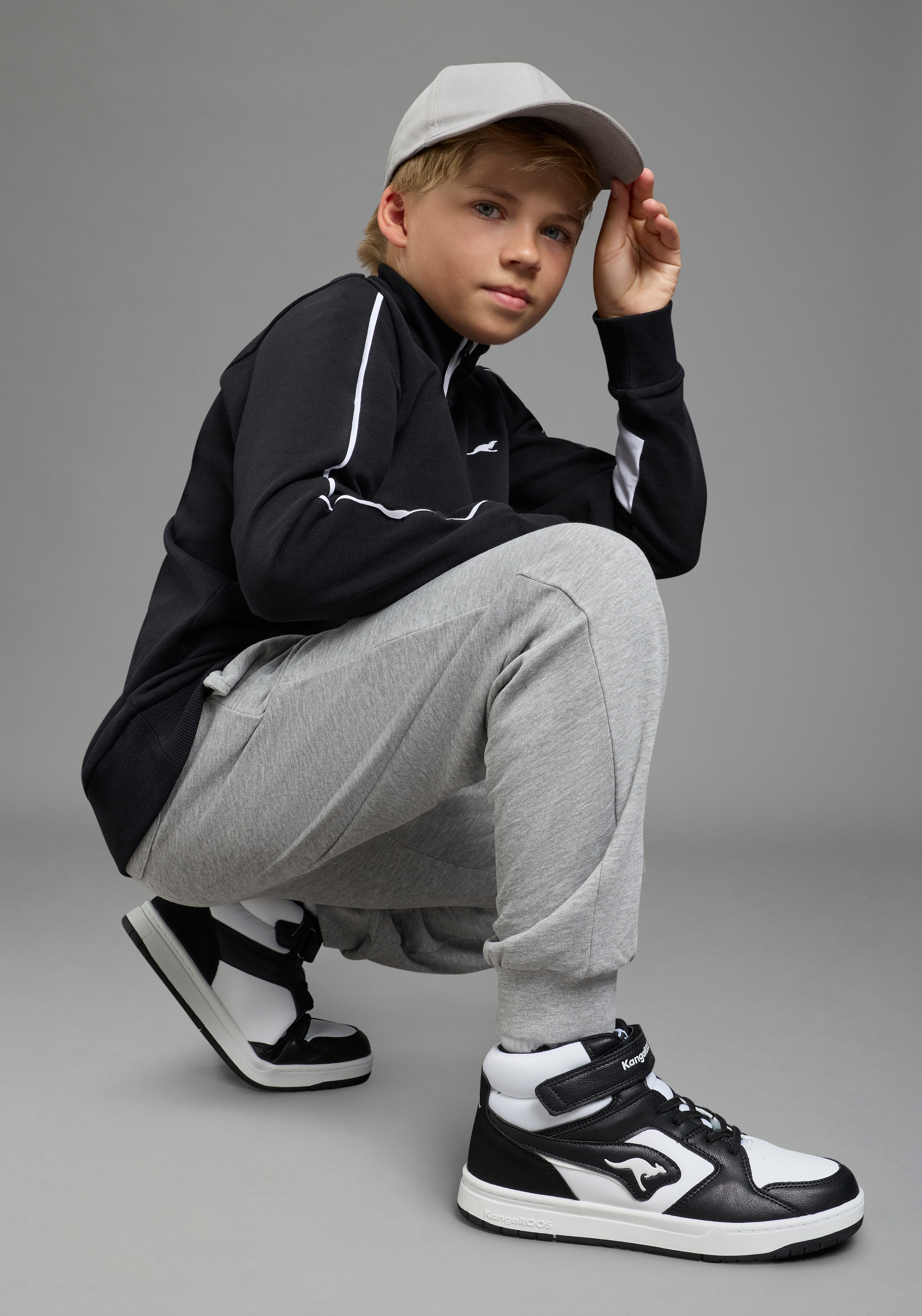 KangaROOS Sweathose »Joggingshose mit Logo-Stickerei«  , lässige Sweathose