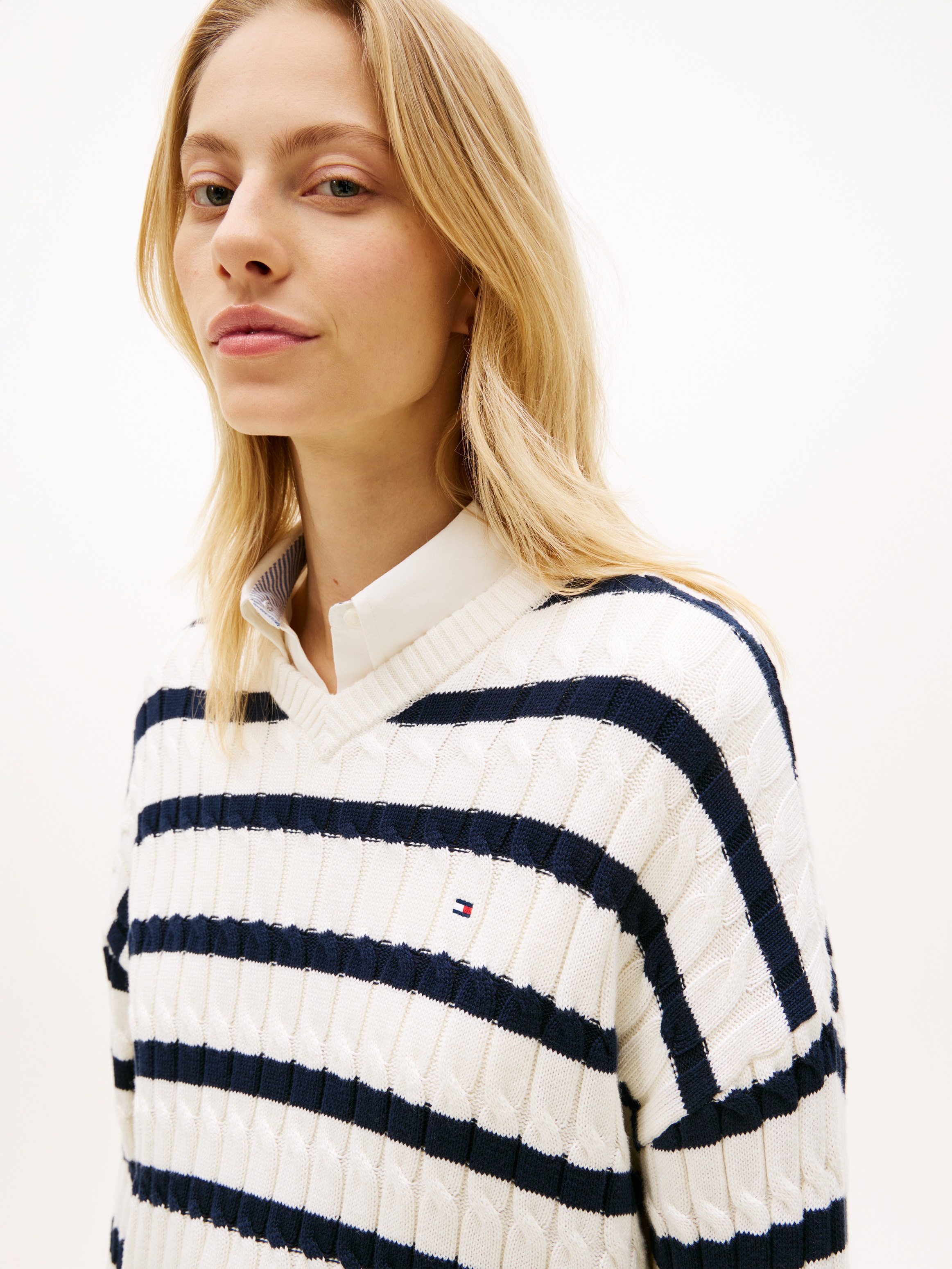 Tommy Hilfiger Strickpullover "CO CABLE MID GG RLX LS V-NK SWT" mit Zopfmus günstig online kaufen