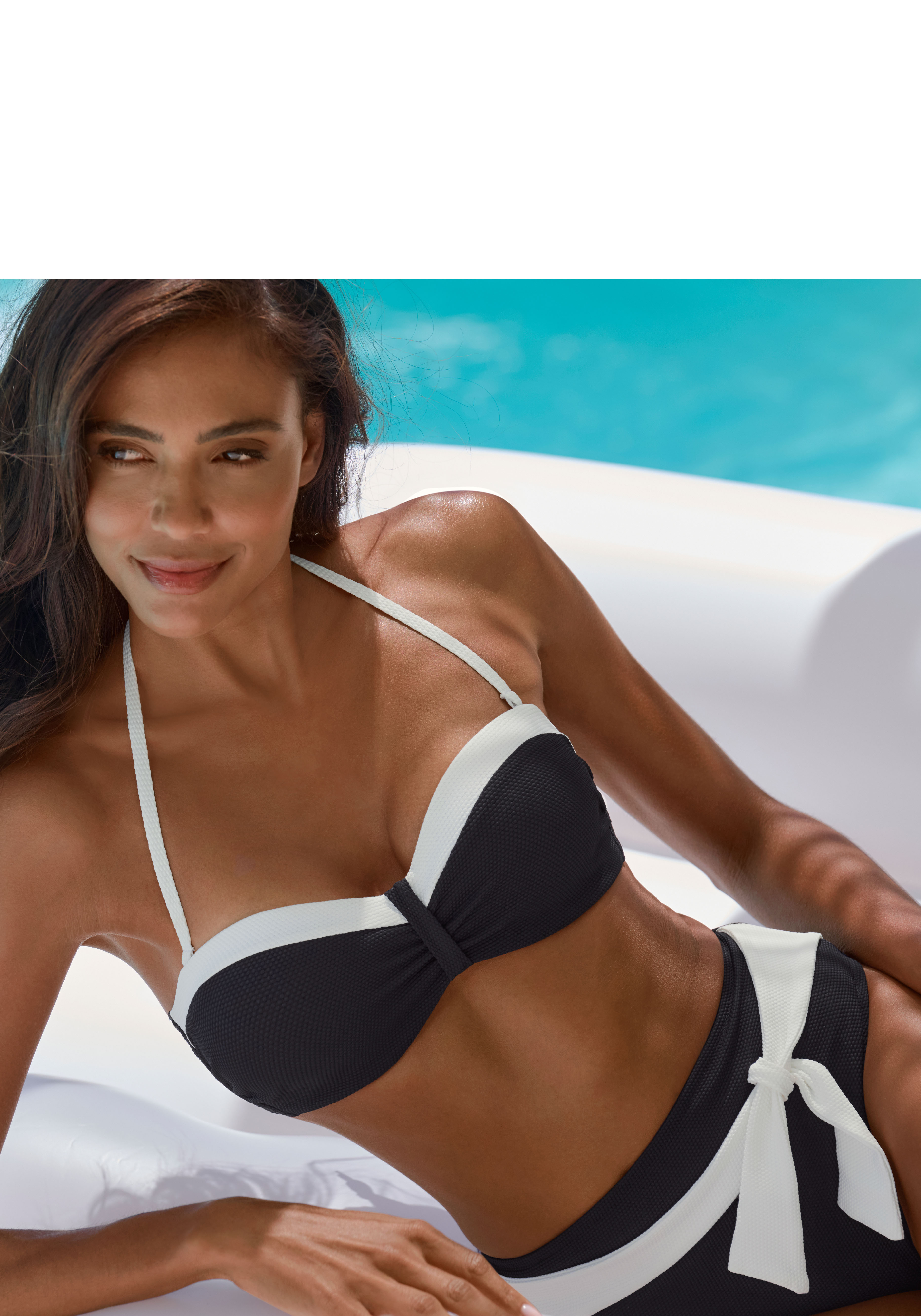 LASCANA Bügel-Bandeau-Bikini-Top "Chic" aus eleganter Strukturware