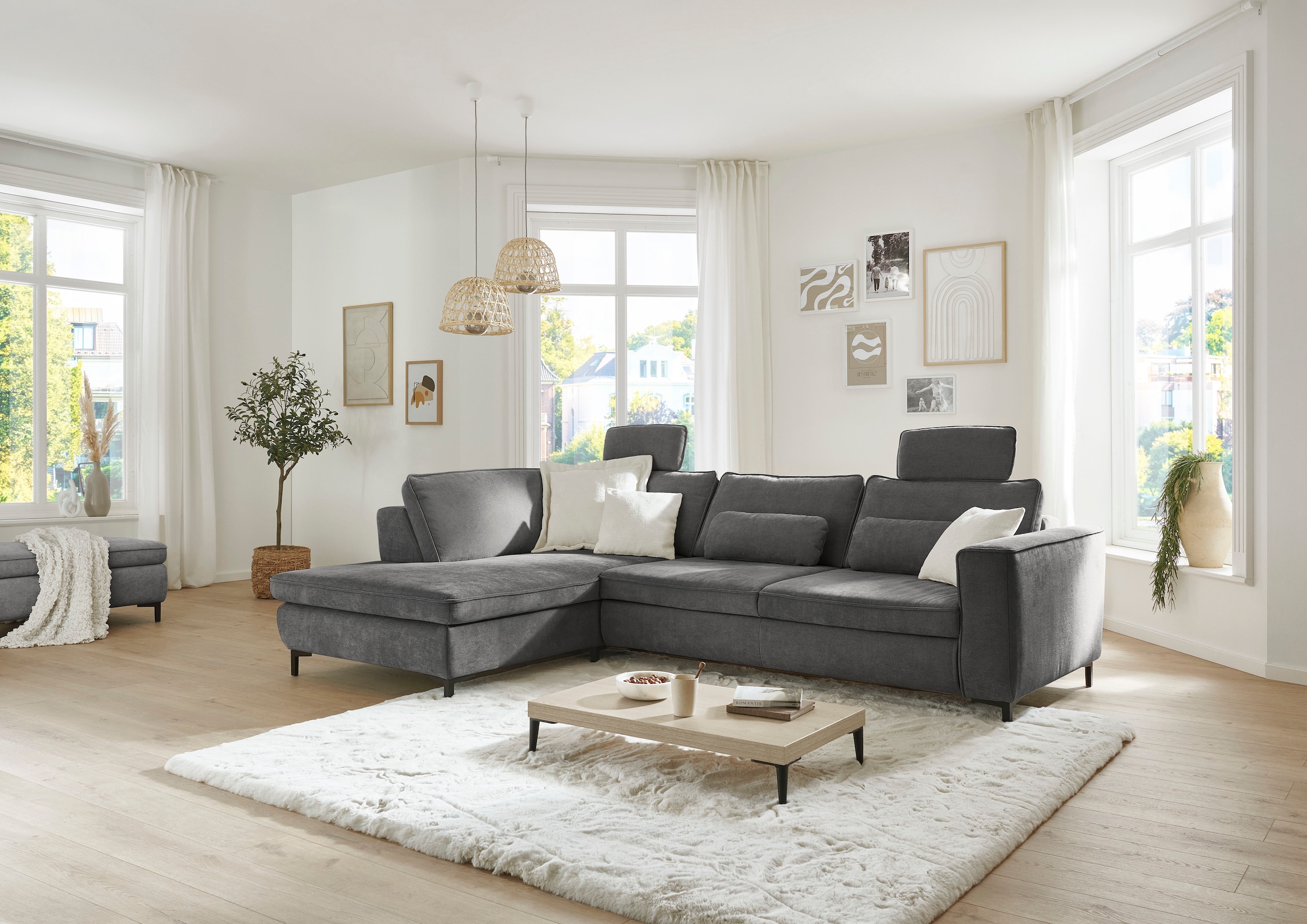 Die PlanBar Ecksofa "MP-IN24153, L-Form, Breite 289 cm" wahlweise mit Schlaffunktion und verstellbaren Kopfstützen