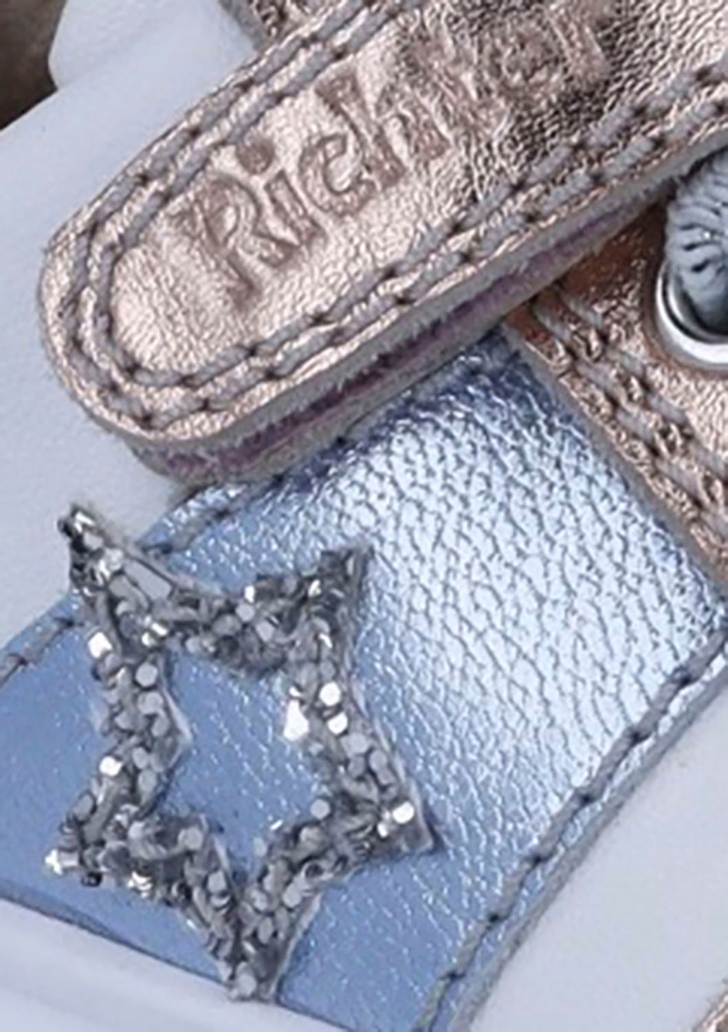 Richter Sneaker »Alessa WMS: Mittel«, Freizeitschuh im Metallic-Look, Größenschablone zum Download
