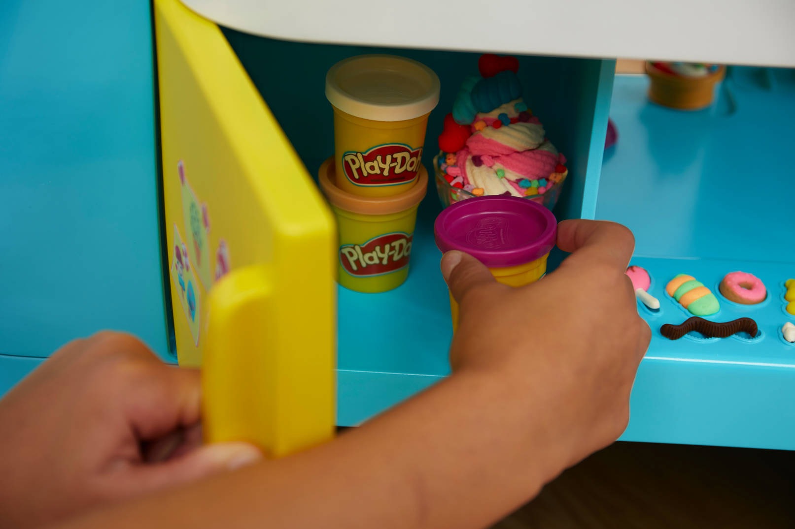 ca. | »Play-Doh Soundeffekten mit Knete Eiswagen«, Höhe BAUR Hasbro Großer Musik cm, 95 und