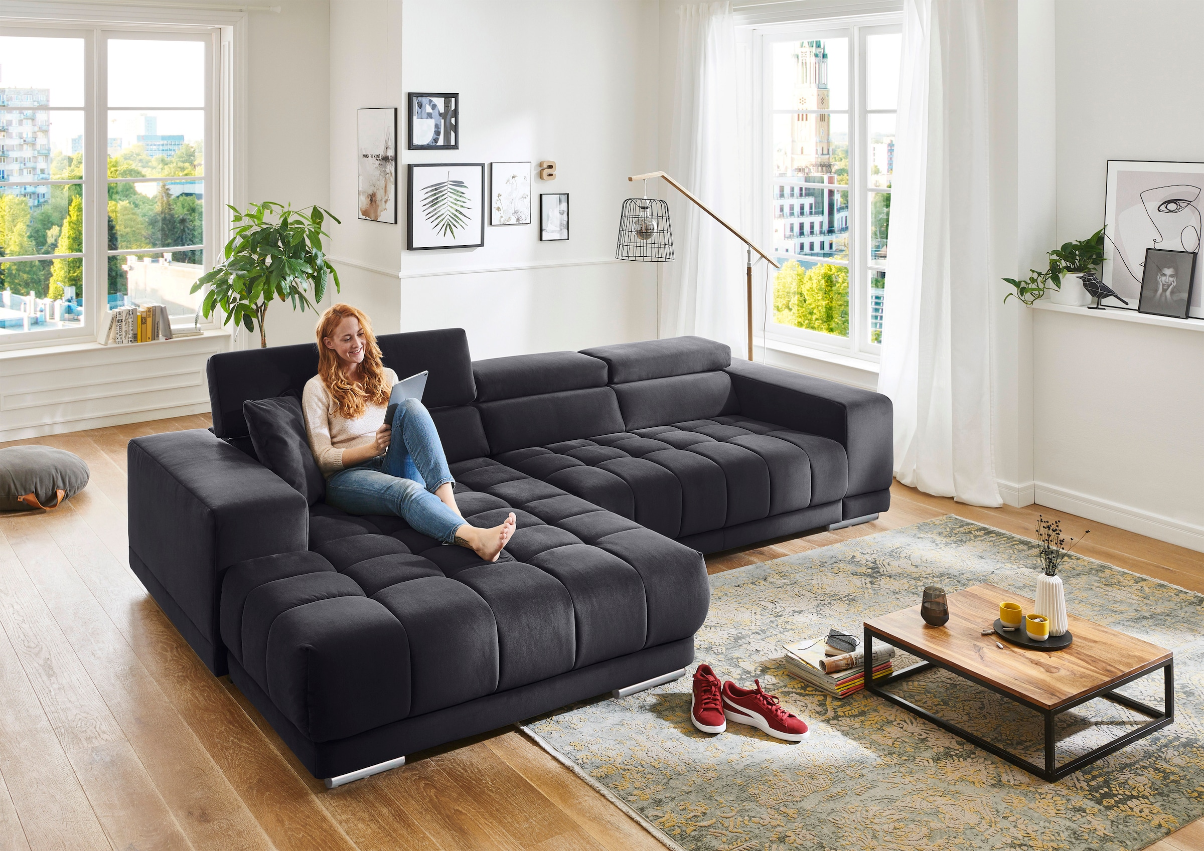 Die PlanBar Ecksofa »MP-IN15053 L-Form extra breiter Schenkel«, mit Kopfteilverstellung, wahlweise mit manueller Vorziehbank