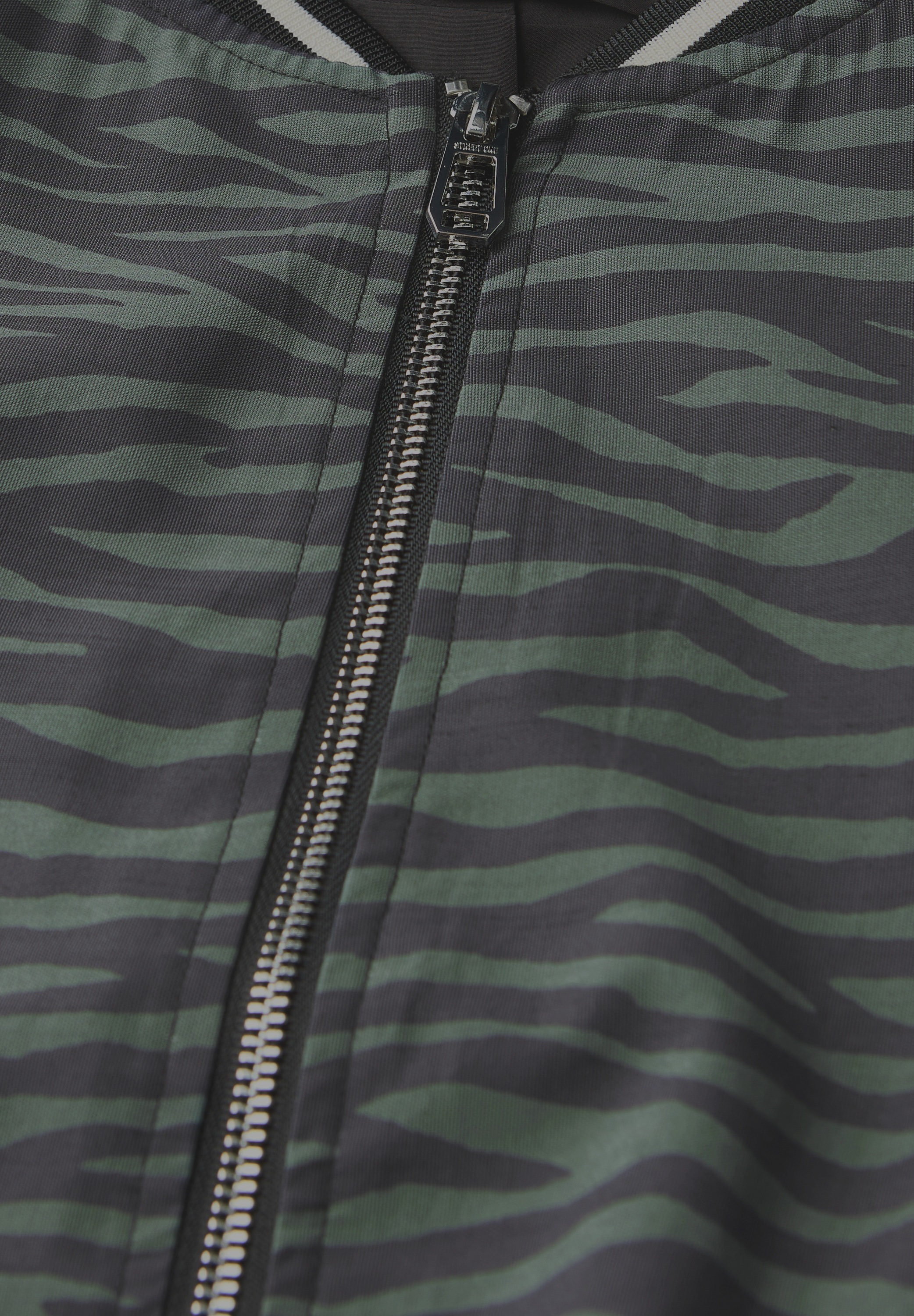 STREET ONE Blouson, ohne Kapuze, mit Leomuster