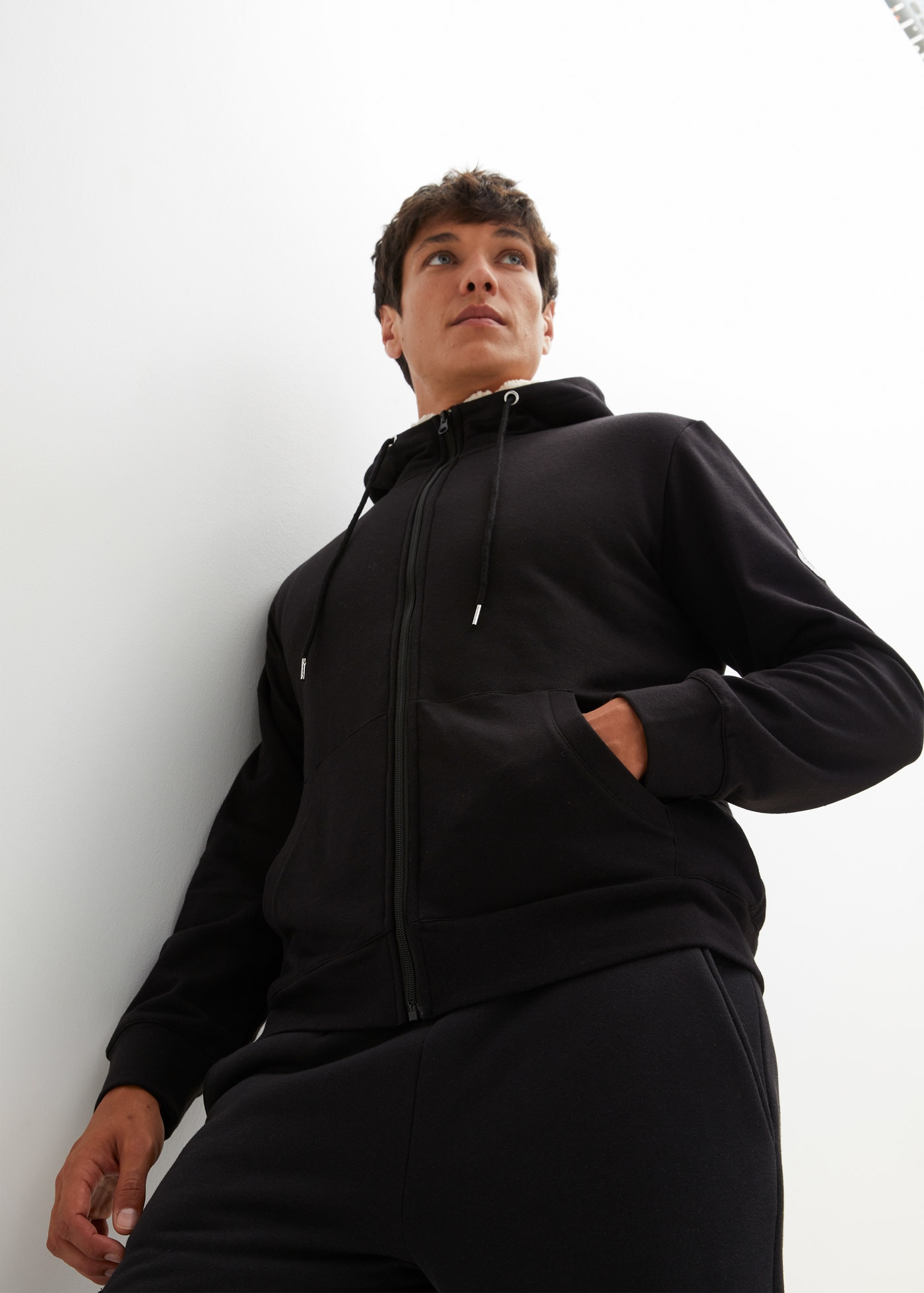 bonprix 1100000002199 "Thermo-Sweatjacke mit Kuschel-Fleece-Futter" mit Kapuze, mit Kuschel-Fleece-Futter, aus Baumwolle und Polyester