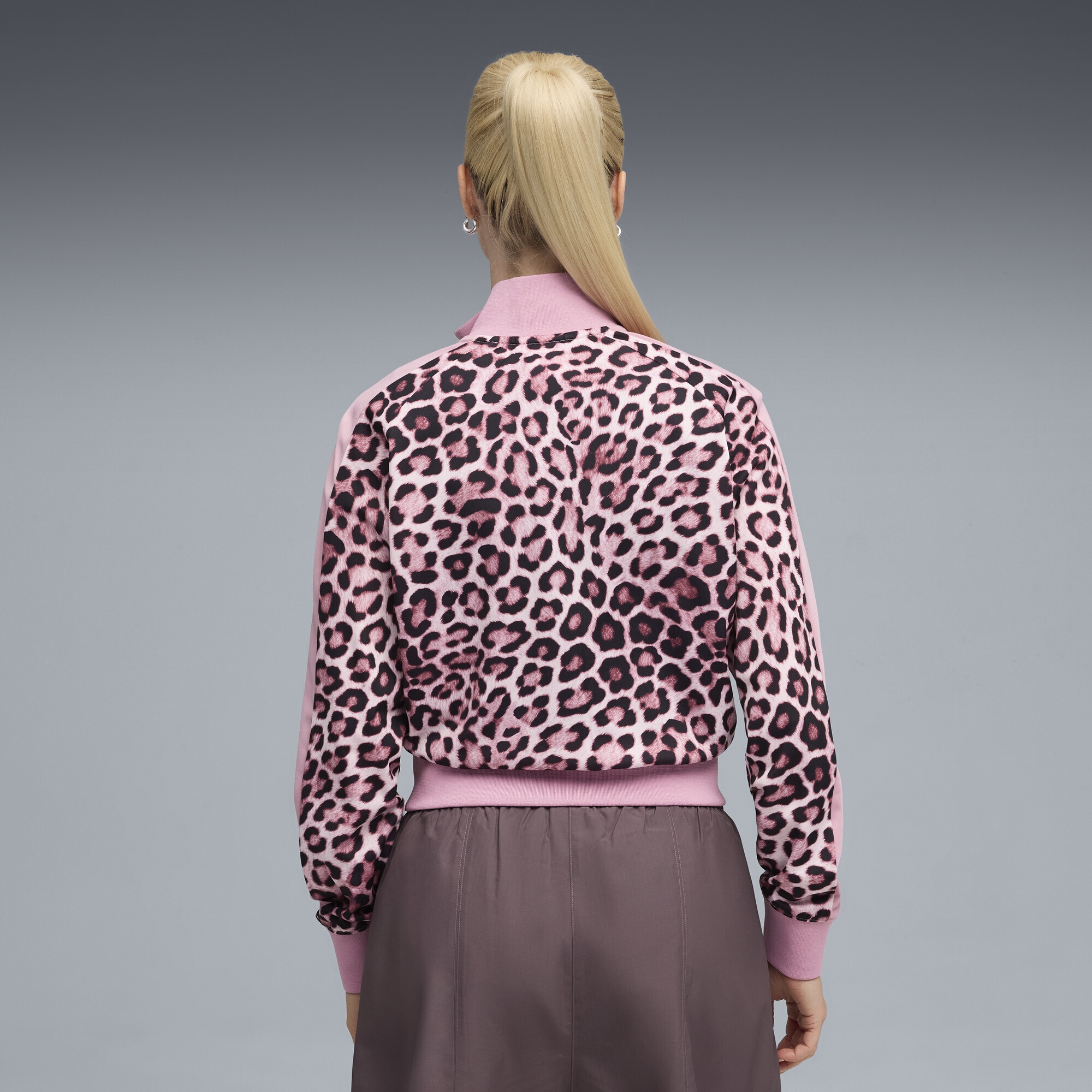 PUMA Trainingsjacke »T7 LEO LUXE Kurze Trainingsjacke mit Allover-Print Damen«