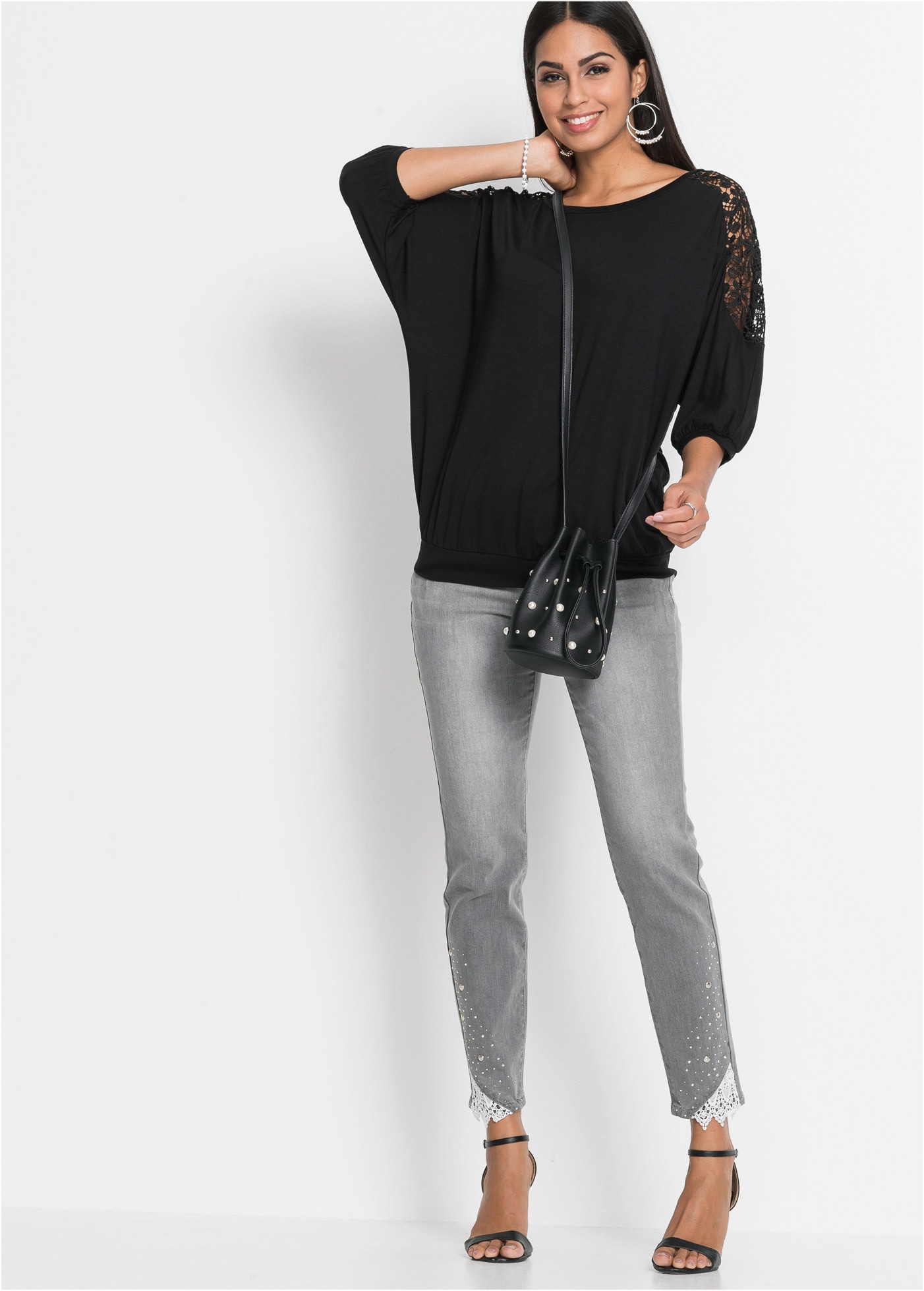 bonprix Oversize-Shirt oversized, 3/4-Fledermausärmel mit Cut-Outs mit Spitzeneinsätzen